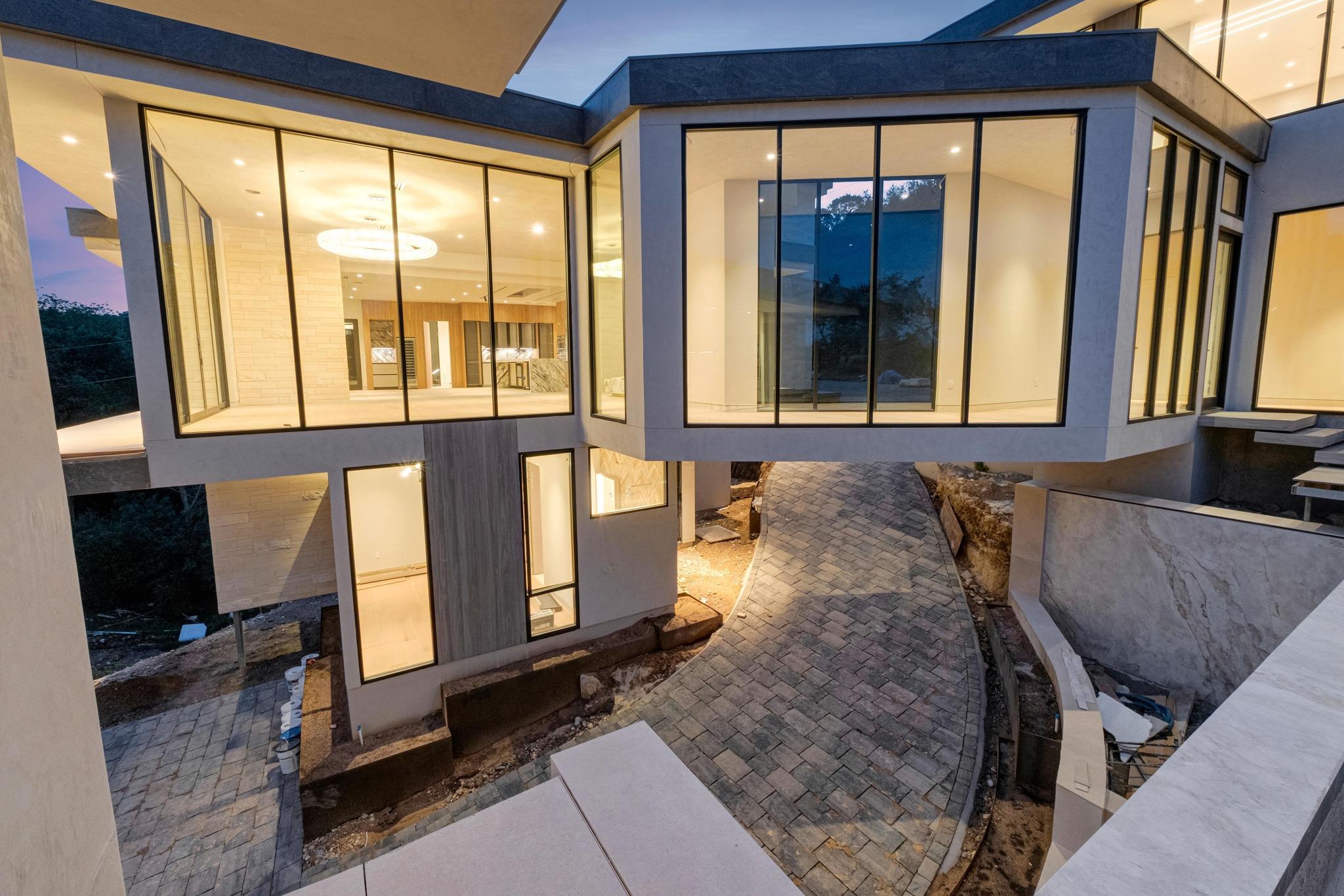 716 Laurel Valley Rd, West Lake Hills, TX 78746