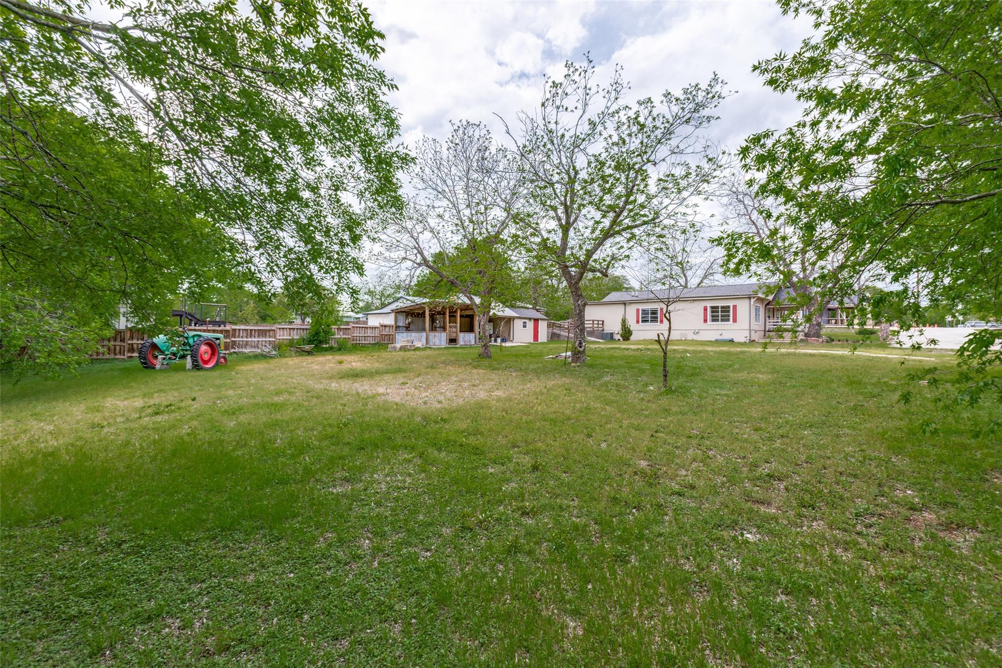 201 Church Hill Ln, Liberty Hill, TX 78642