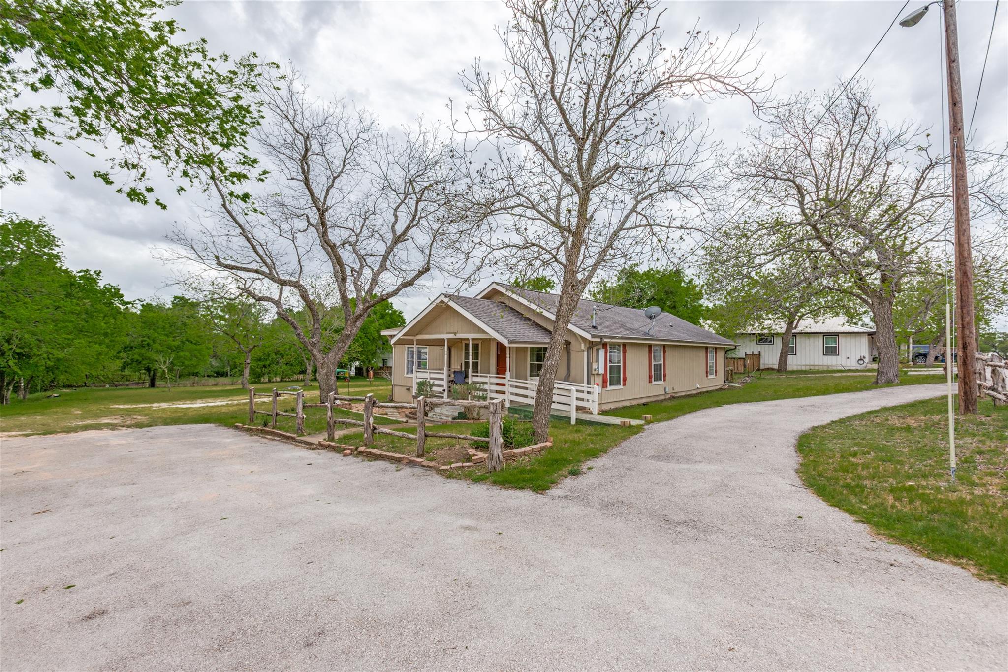 201 Church Hill Ln, Liberty Hill, TX 78642