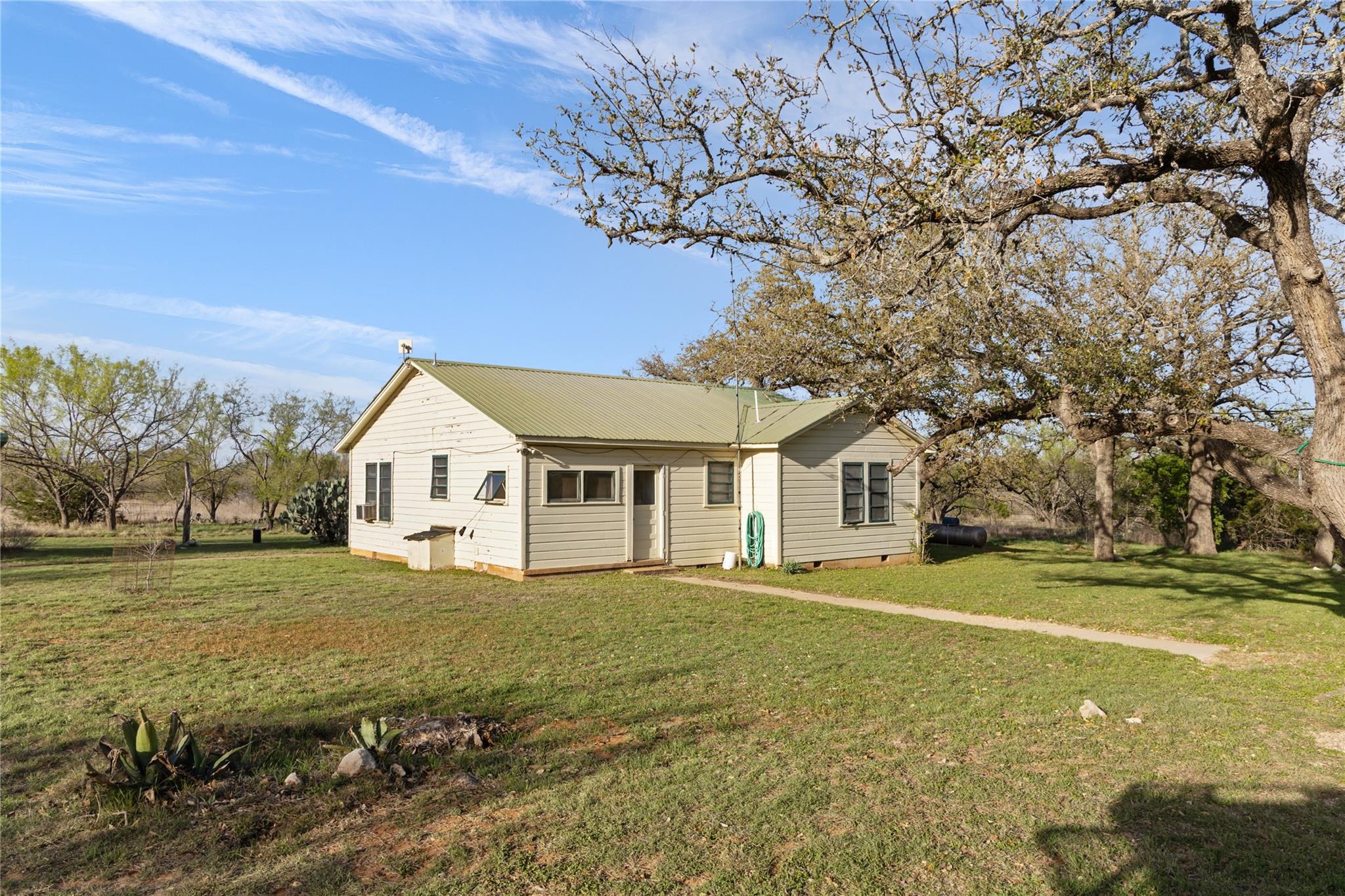 892 Baird Ranch Rd, Johnson City, TX 78636