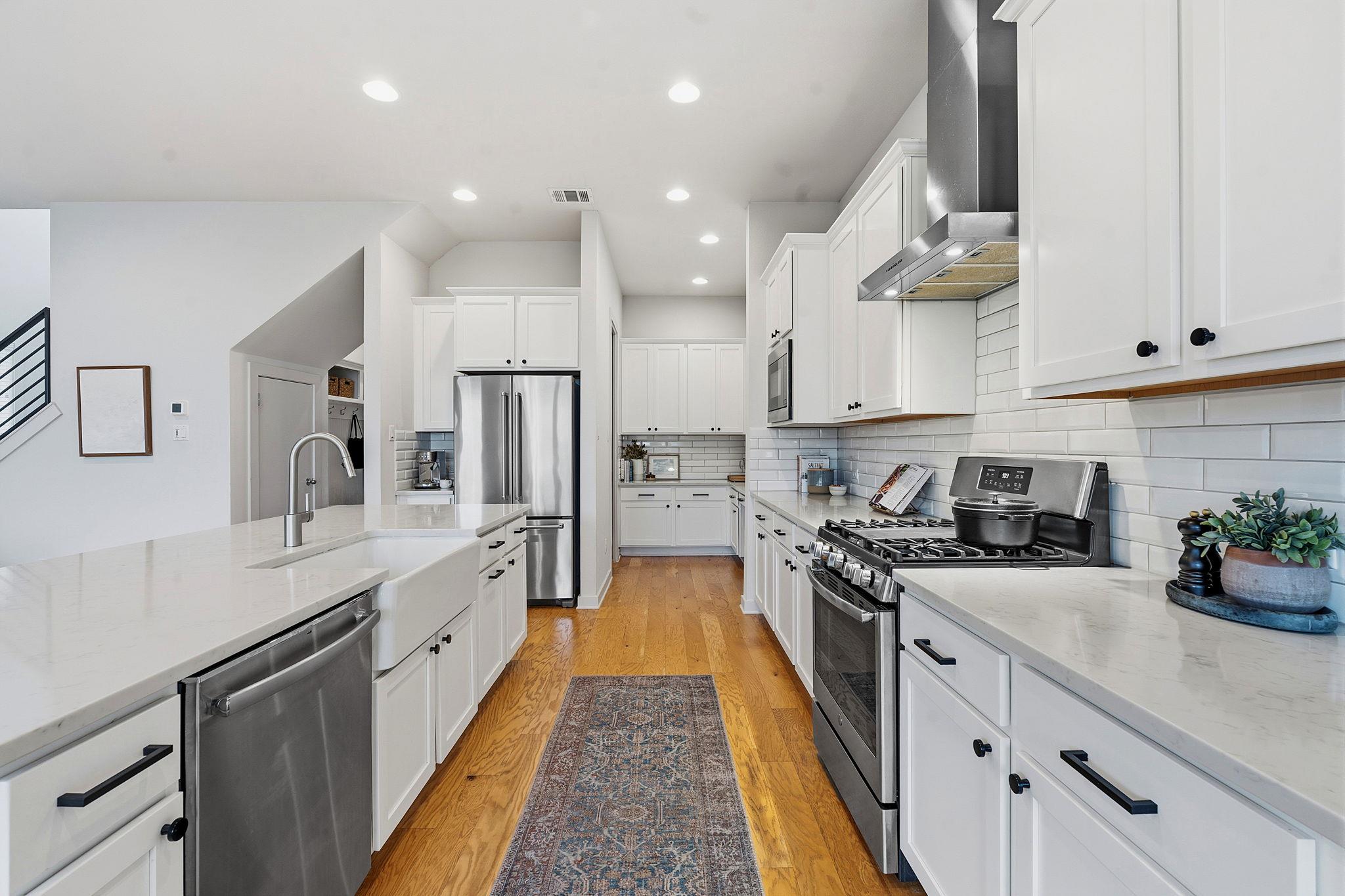 900 Old Mill Rd # 46, Cedar Park, TX 78613