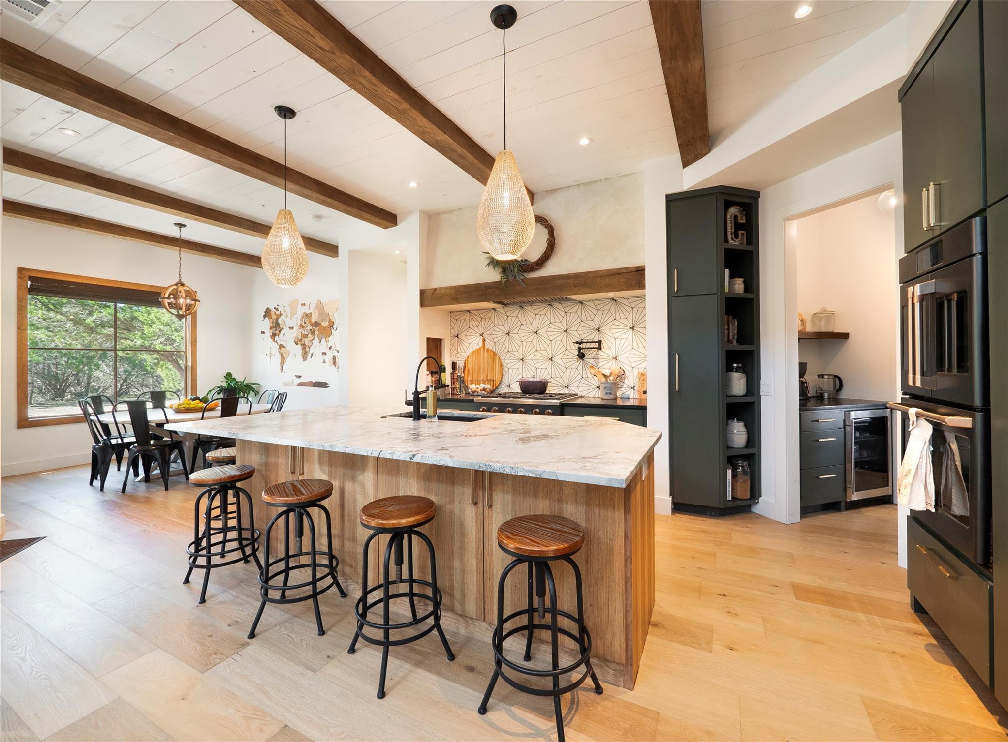 215 Whispering Oaks Ln, Dripping Springs, TX 78620