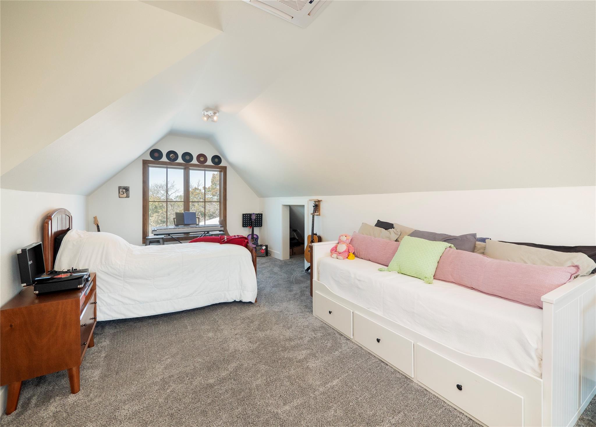 215 Whispering Oaks Ln, Dripping Springs, TX 78620