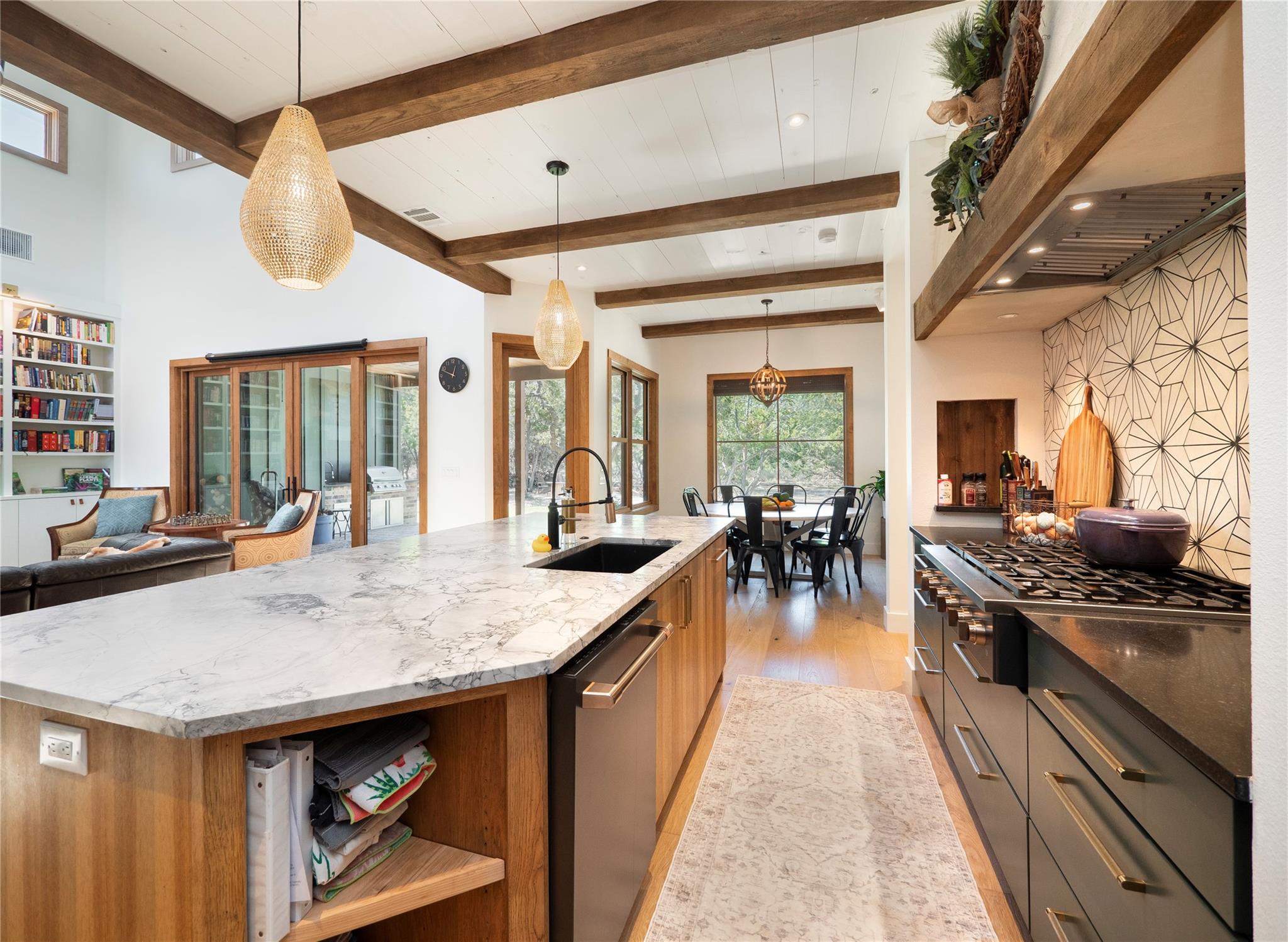 215 Whispering Oaks Ln, Dripping Springs, TX 78620