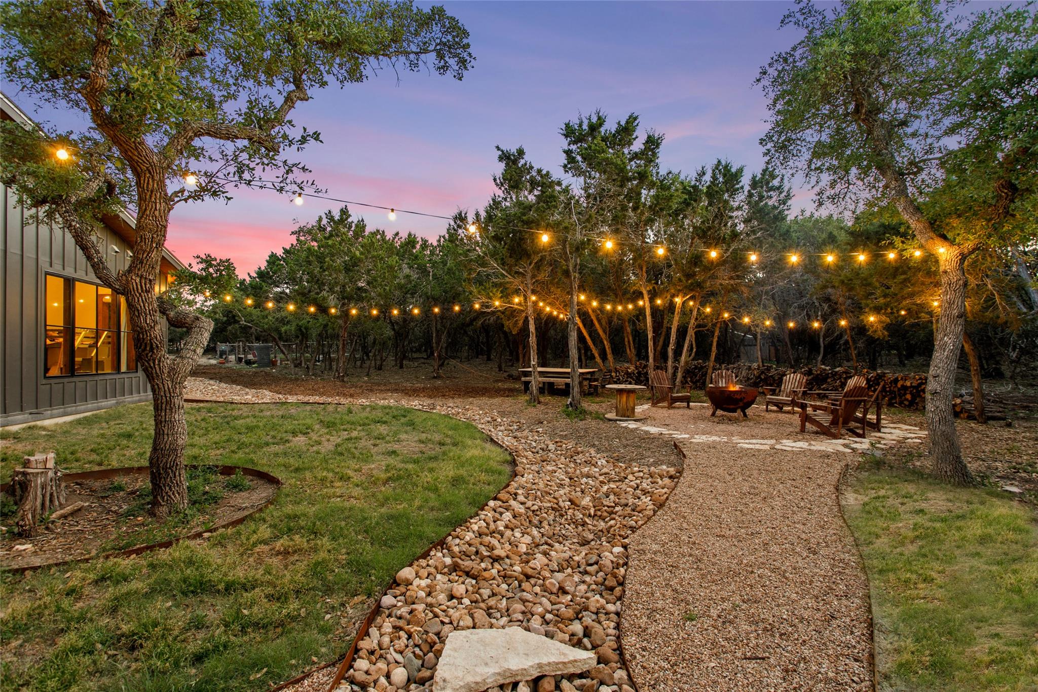 215 Whispering Oaks Ln, Dripping Springs, TX 78620