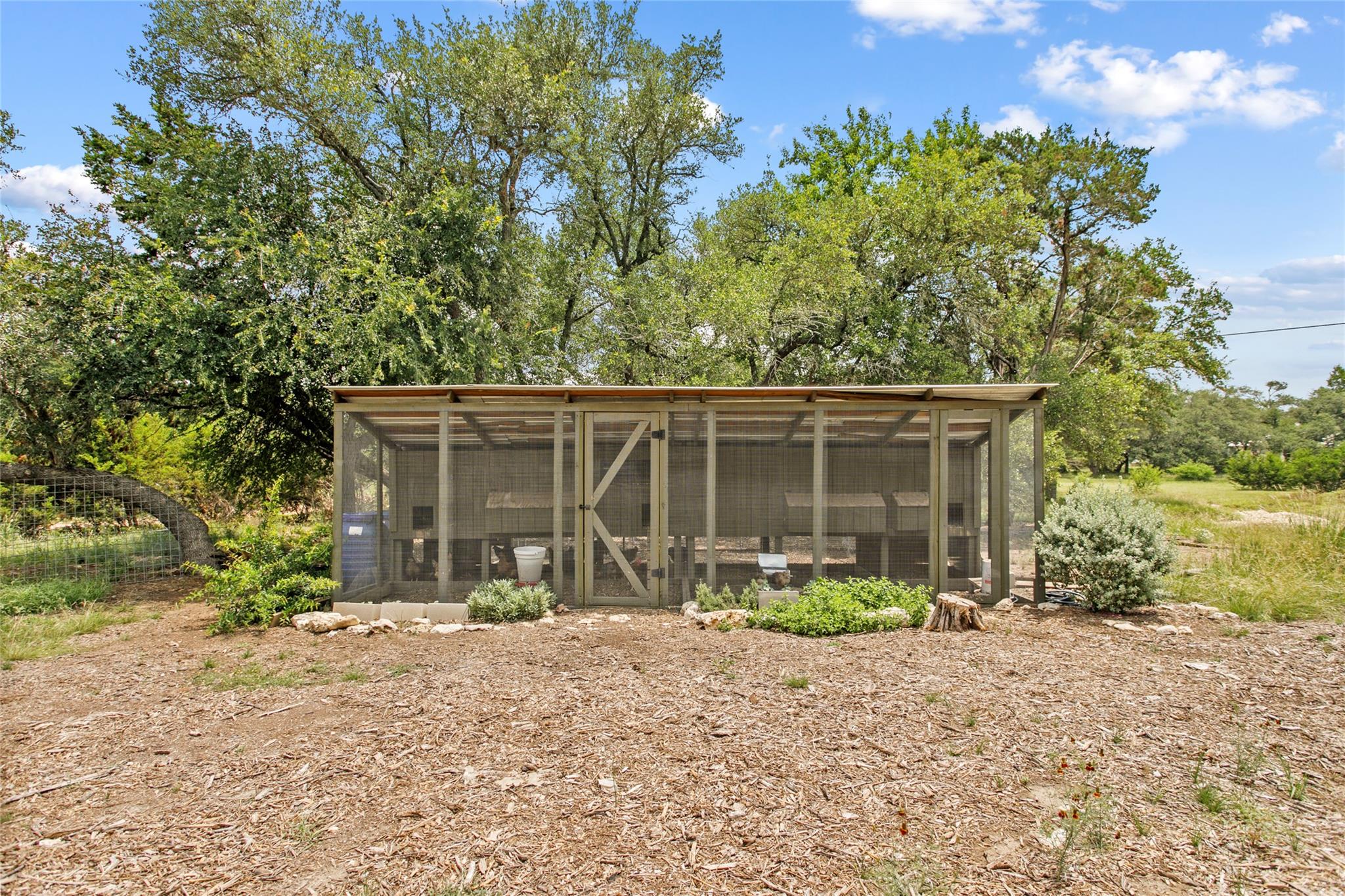 215 Whispering Oaks Ln, Dripping Springs, TX 78620
