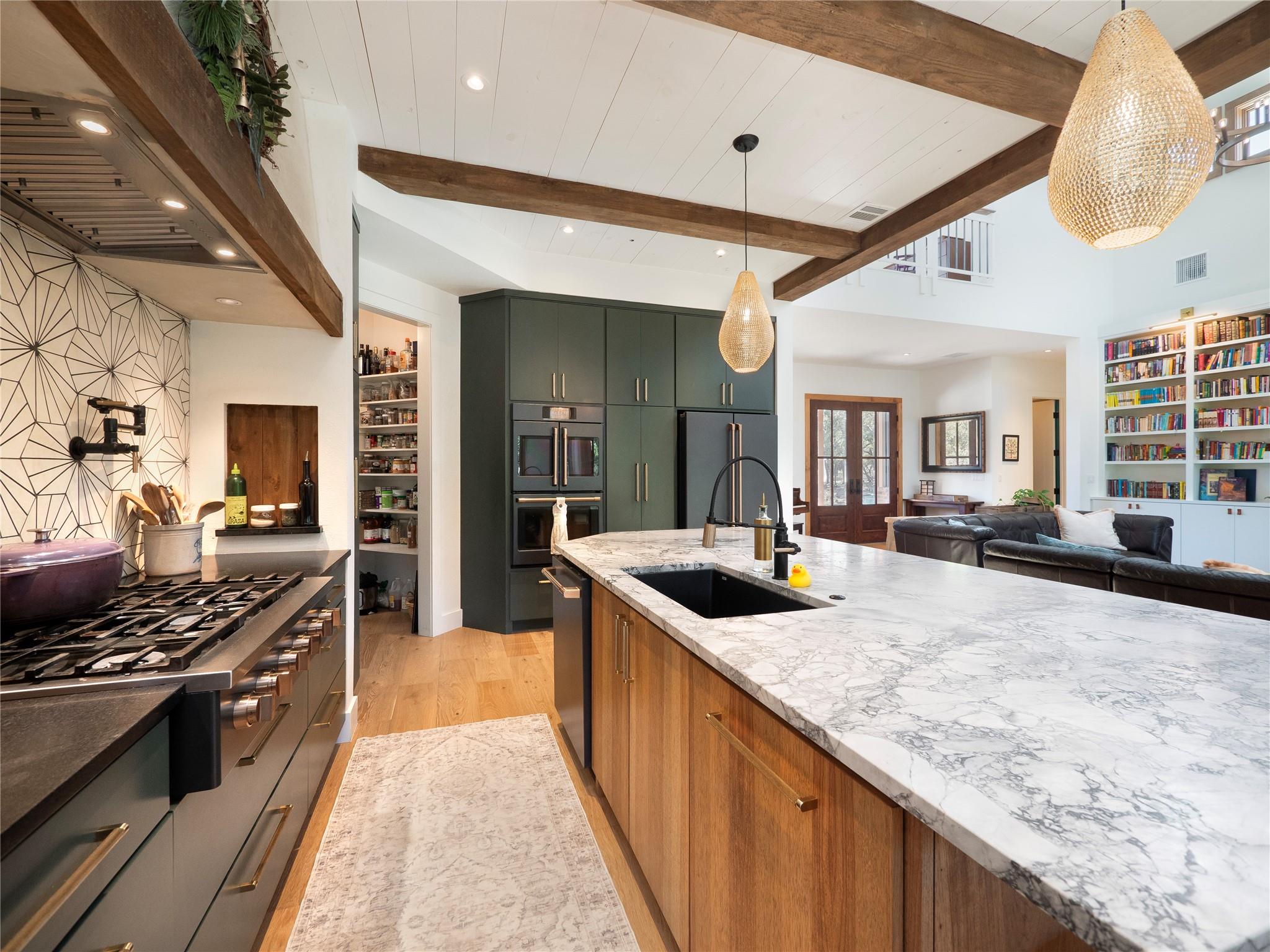 215 Whispering Oaks Ln, Dripping Springs, TX 78620