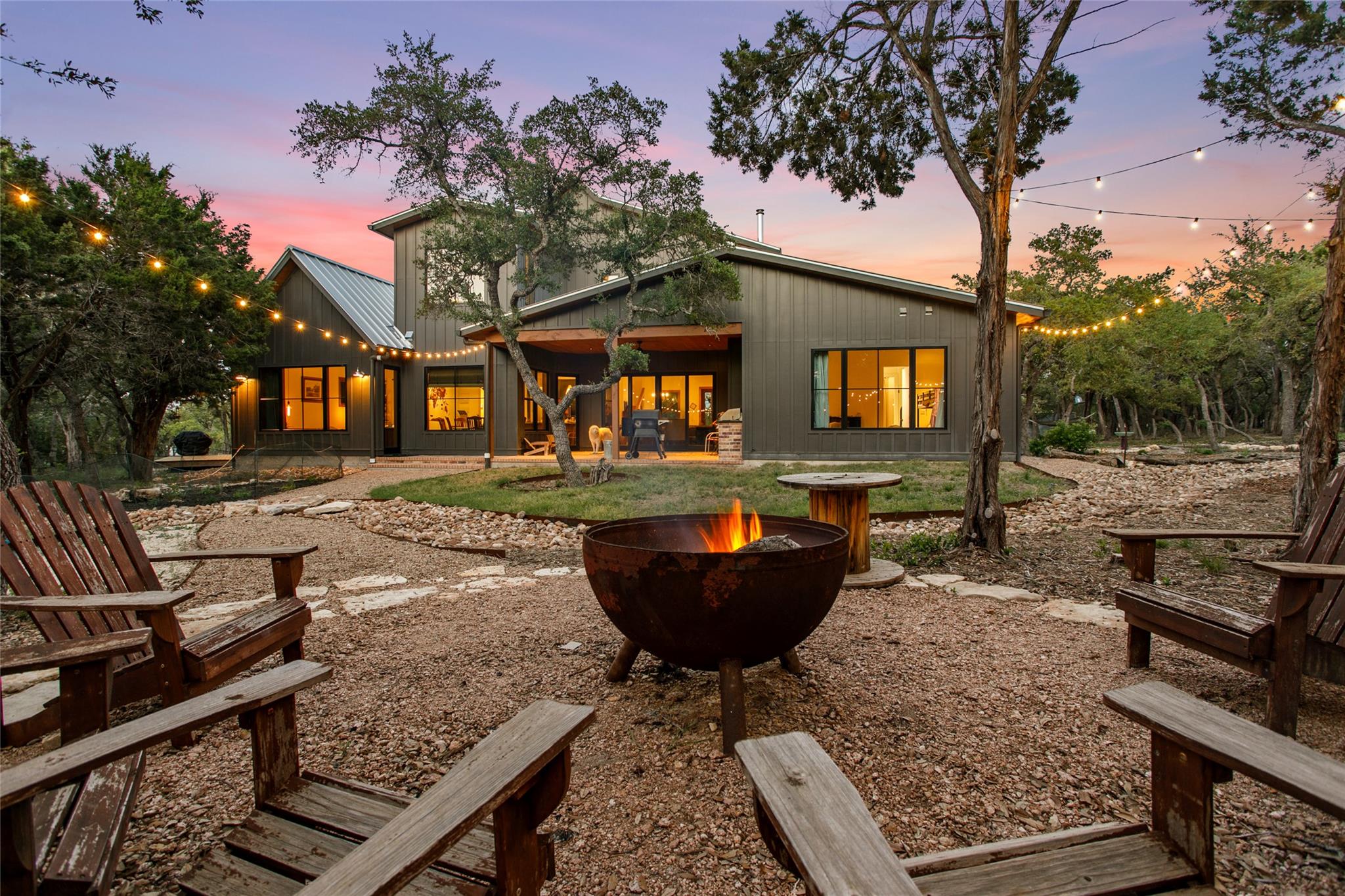 215 Whispering Oaks Ln, Dripping Springs, TX 78620