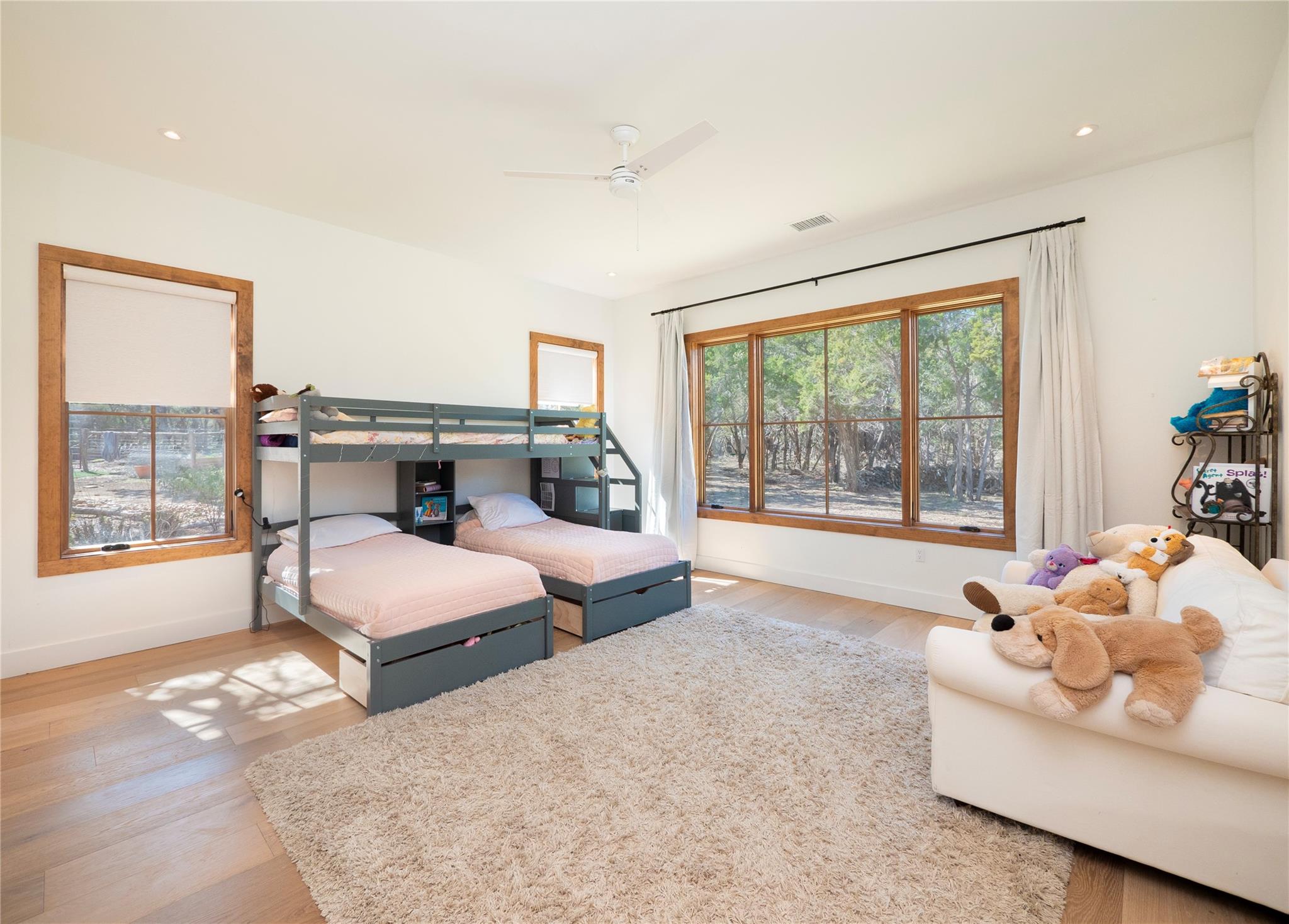 215 Whispering Oaks Ln, Dripping Springs, TX 78620