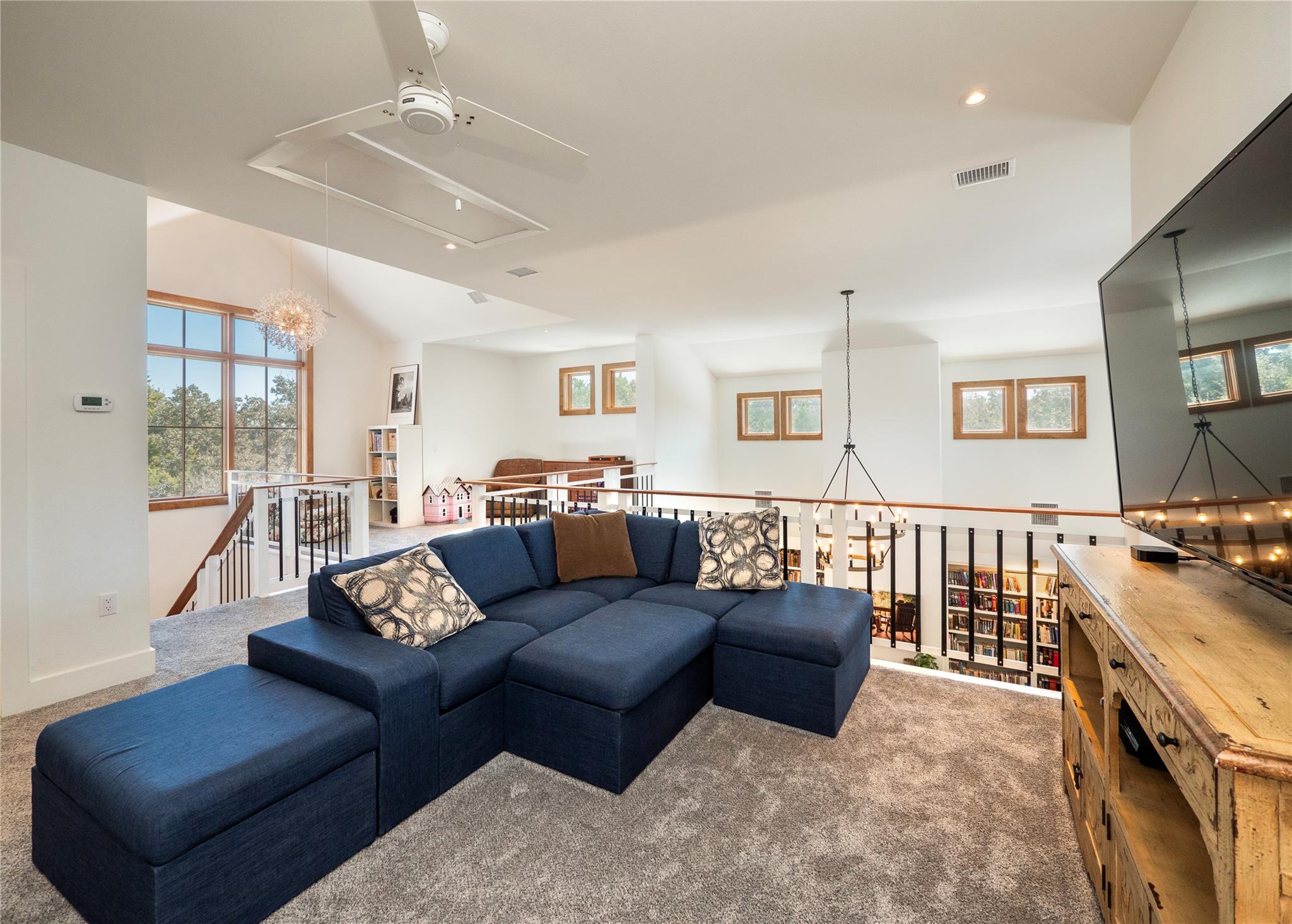 215 Whispering Oaks Ln, Dripping Springs, TX 78620