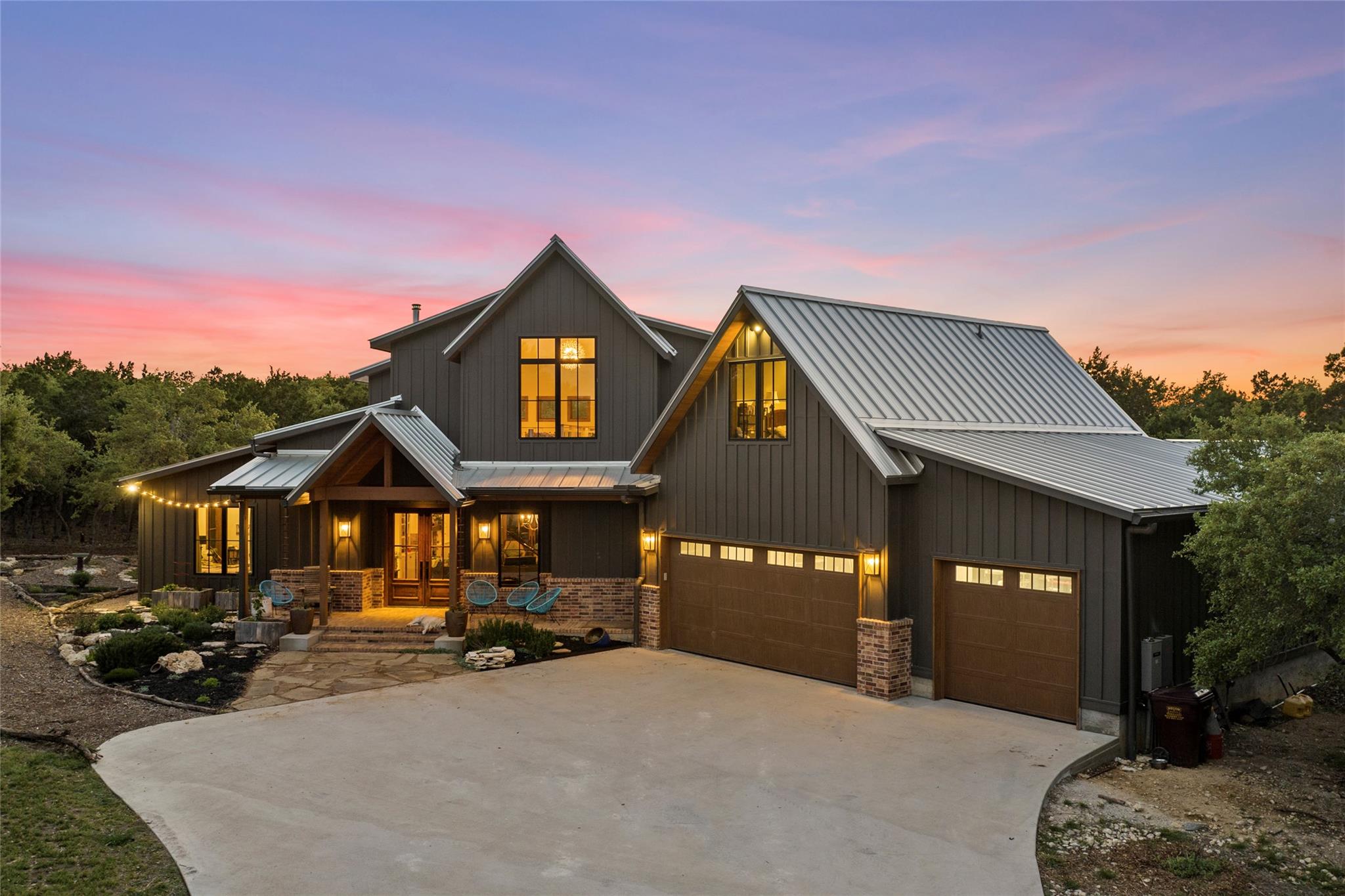 215 Whispering Oaks Ln, Dripping Springs, TX 78620