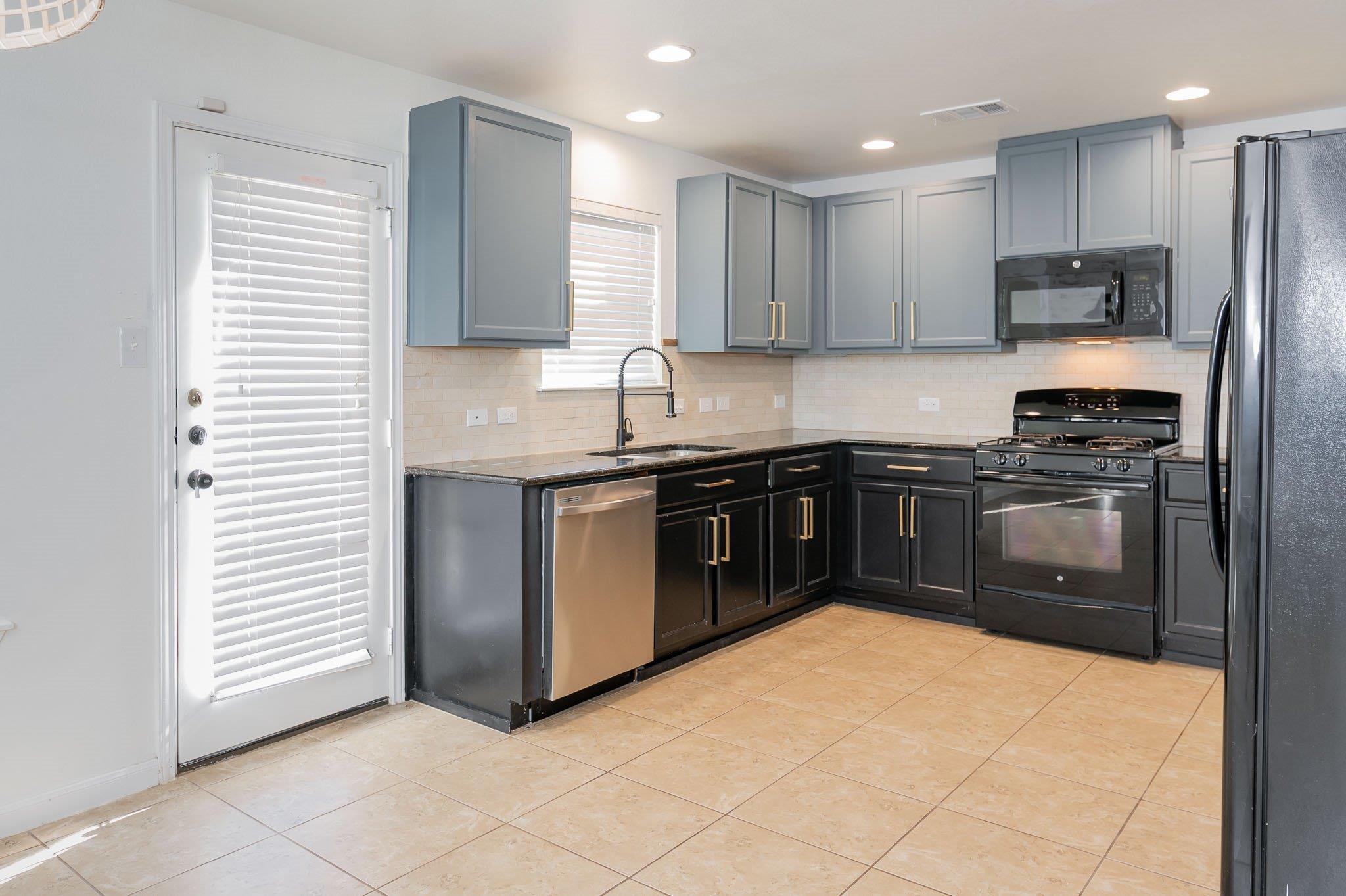 146 Linden Ln, San Marcos, TX 78666