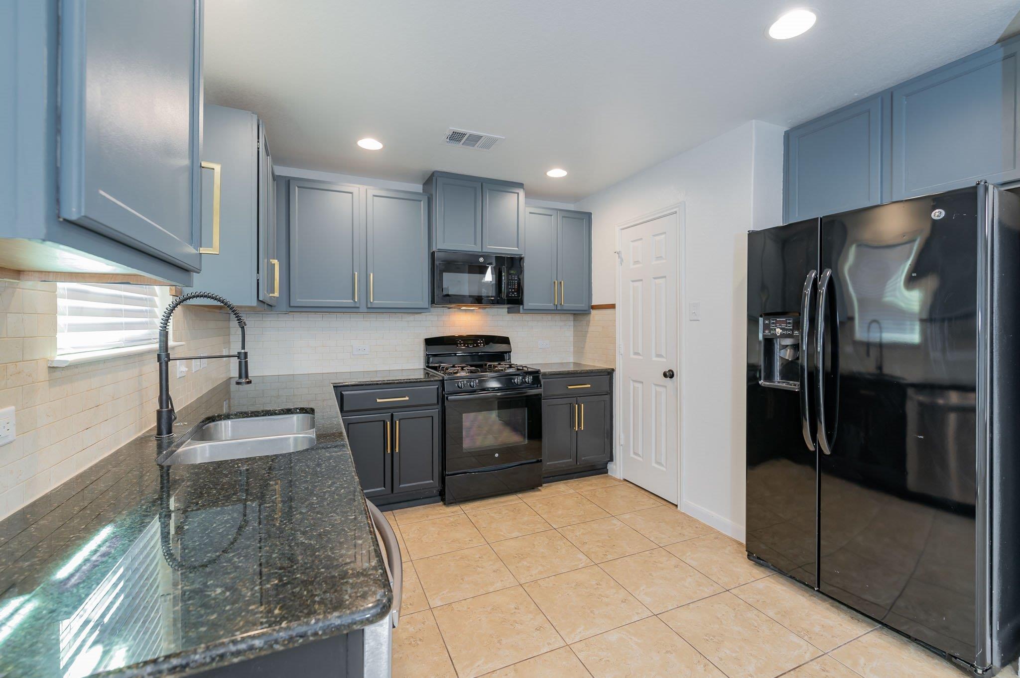 146 Linden Ln, San Marcos, TX 78666