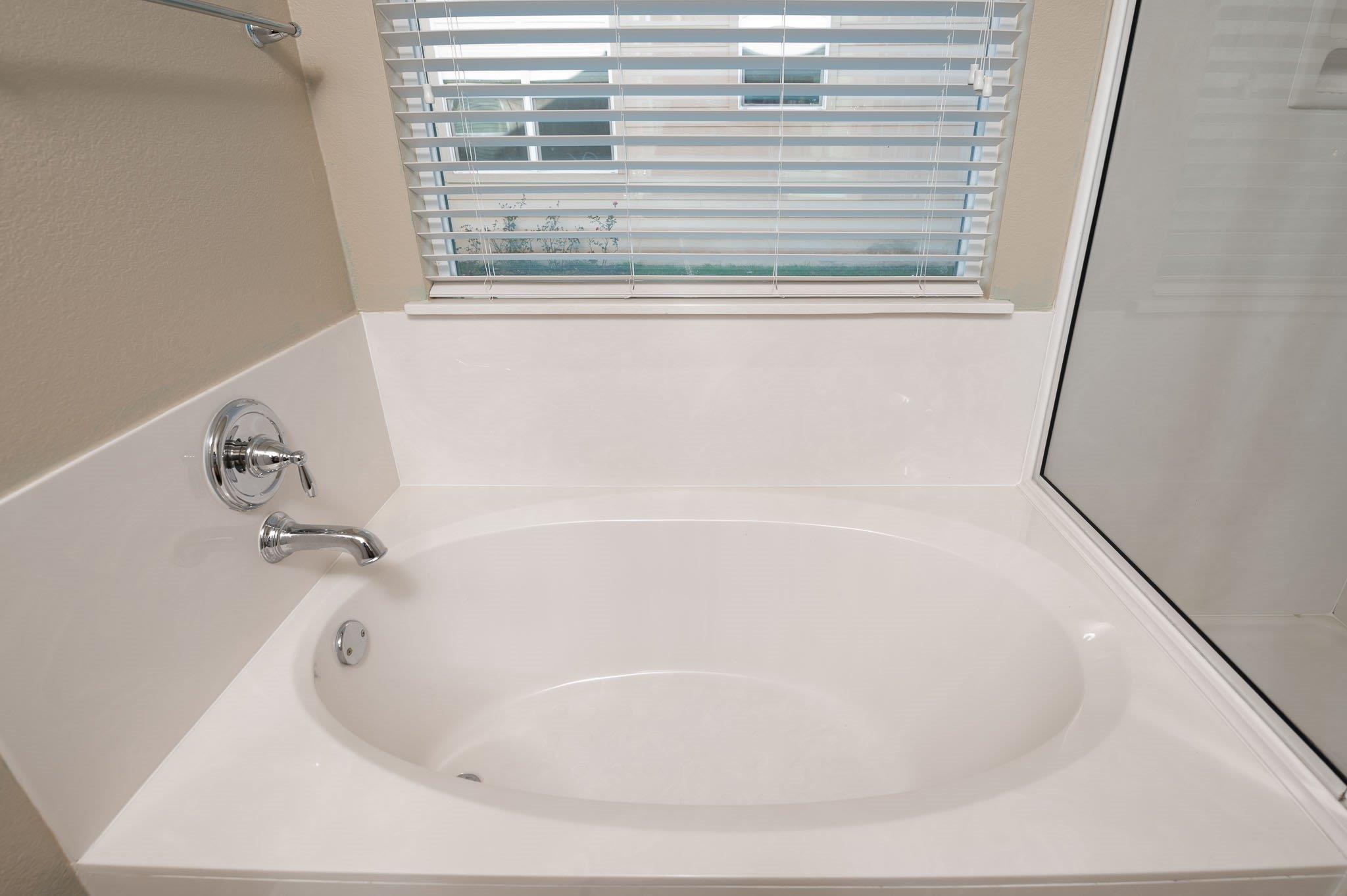 146 Linden Ln, San Marcos, TX 78666