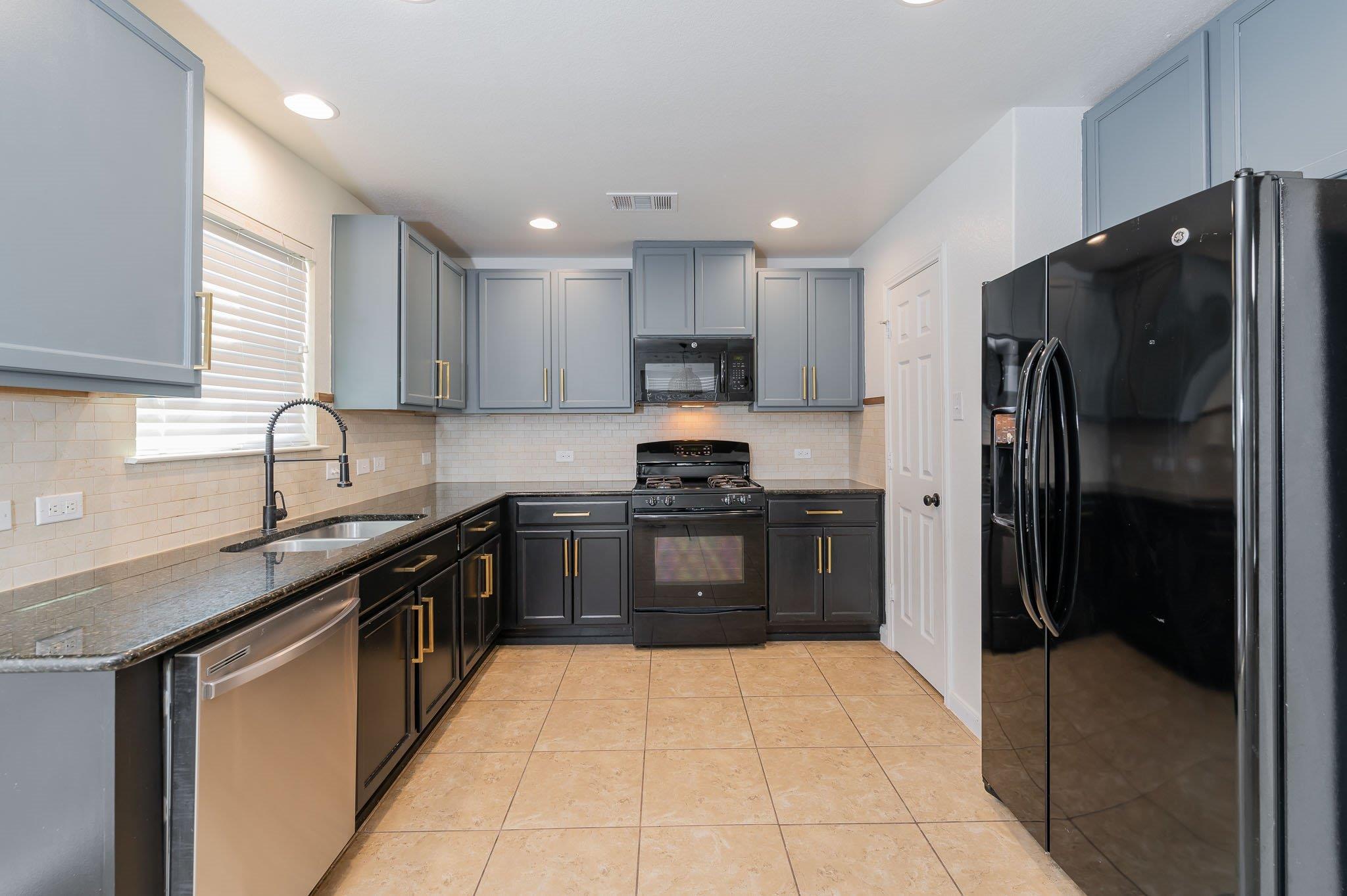 146 Linden Ln, San Marcos, TX 78666