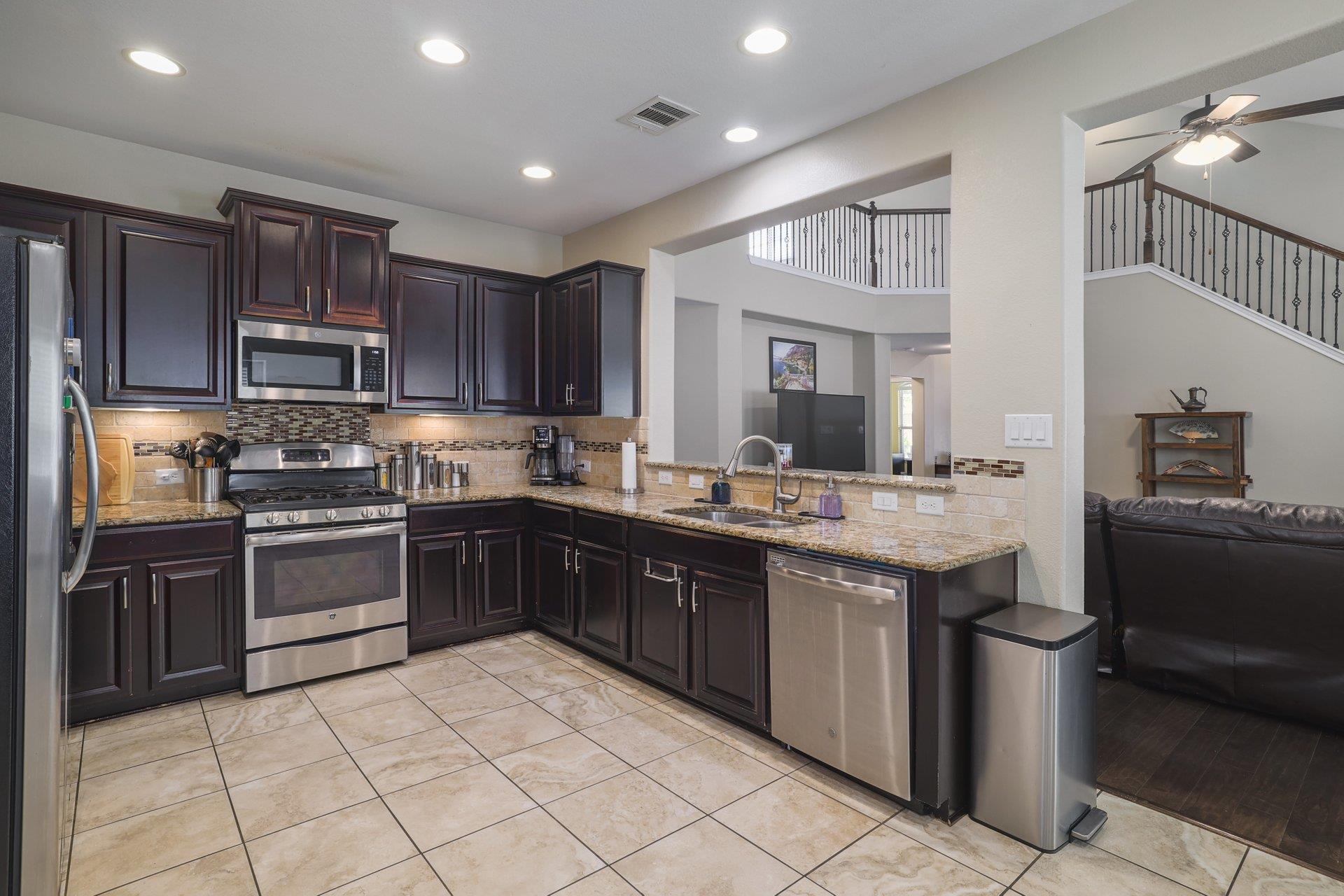 2524 Muzzie Ln, Leander, TX 78641