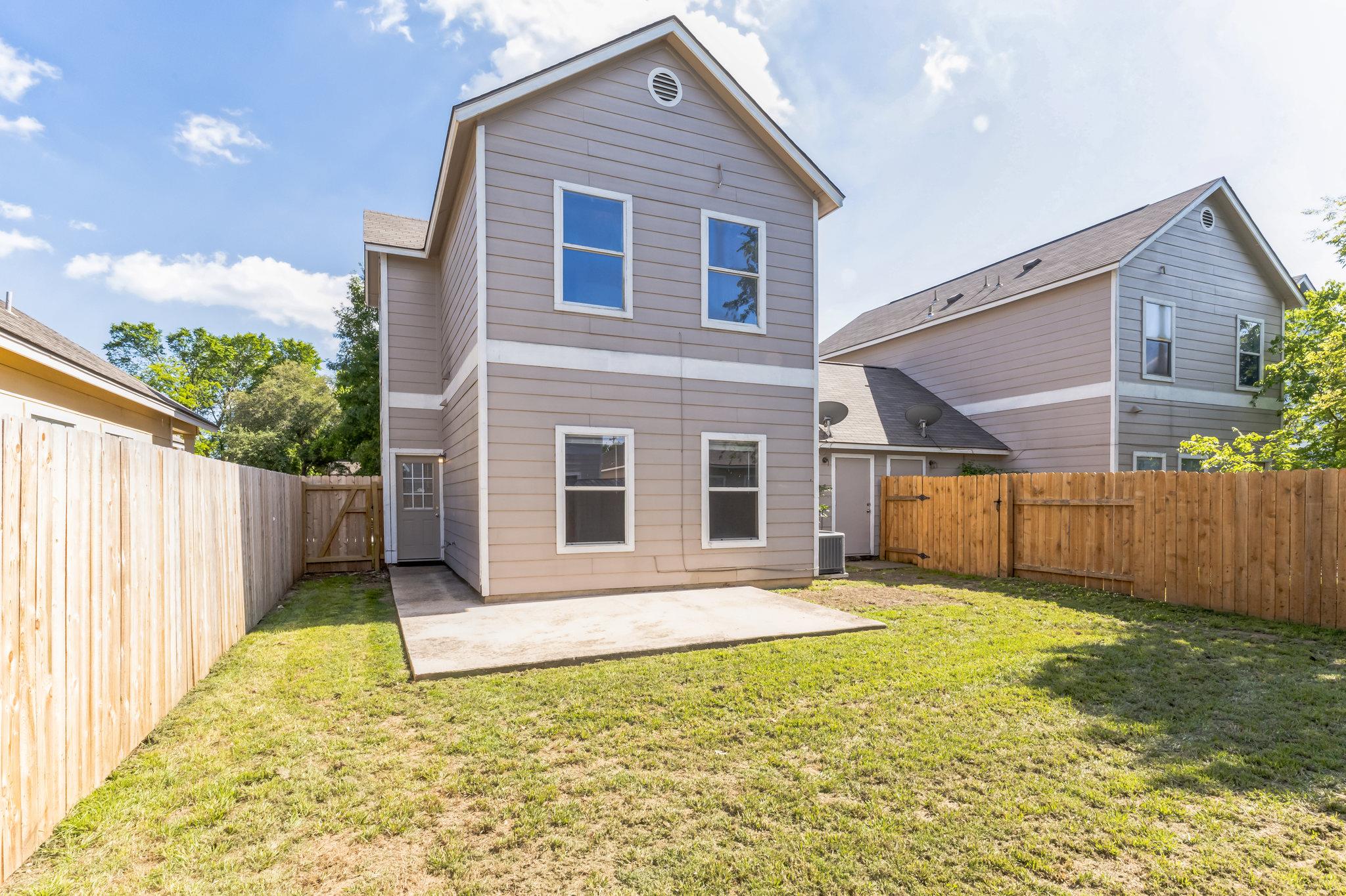 1107 E 3rd St, Georgetown, TX 78626