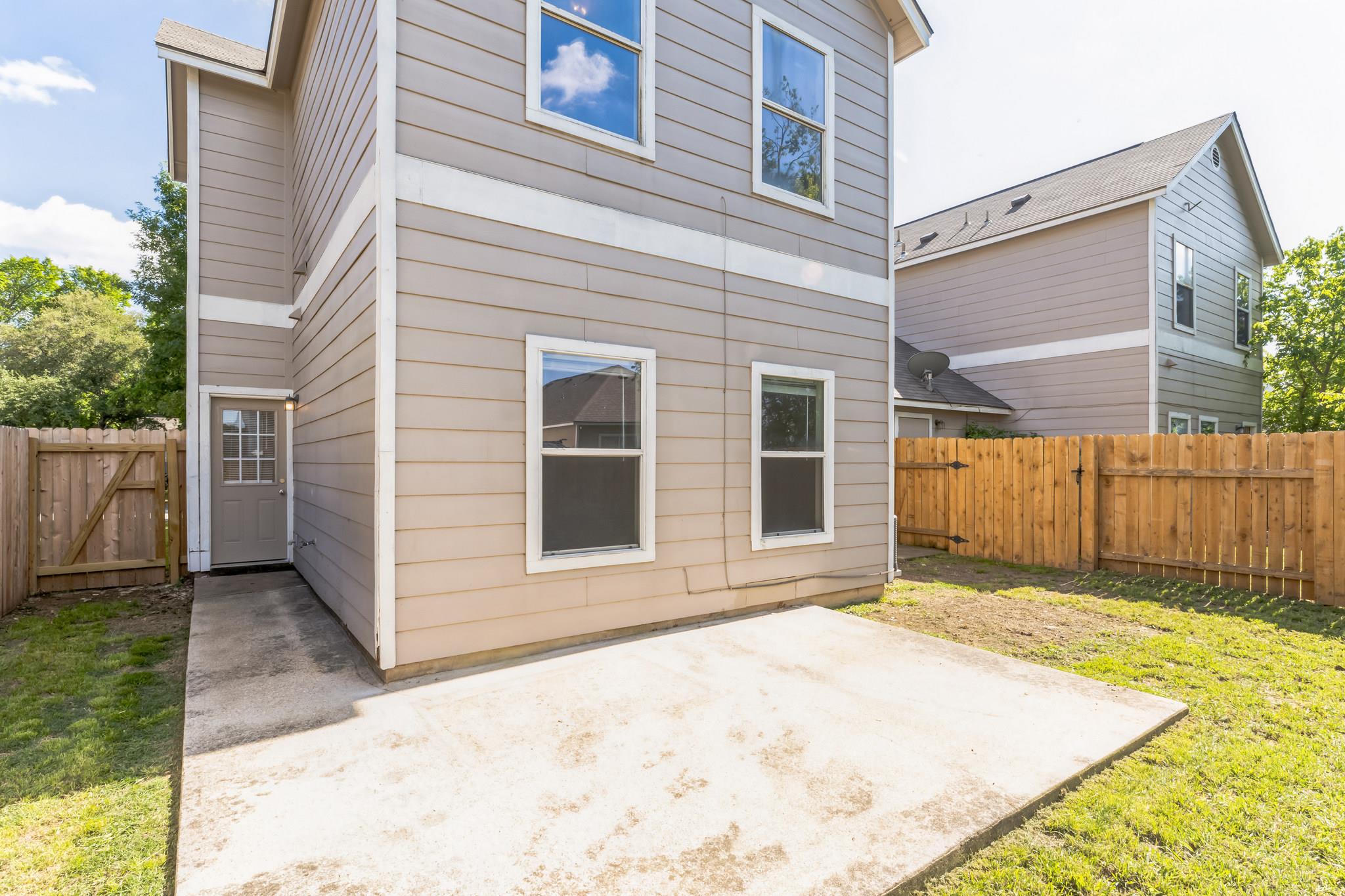 1107 E 3rd St, Georgetown, TX 78626