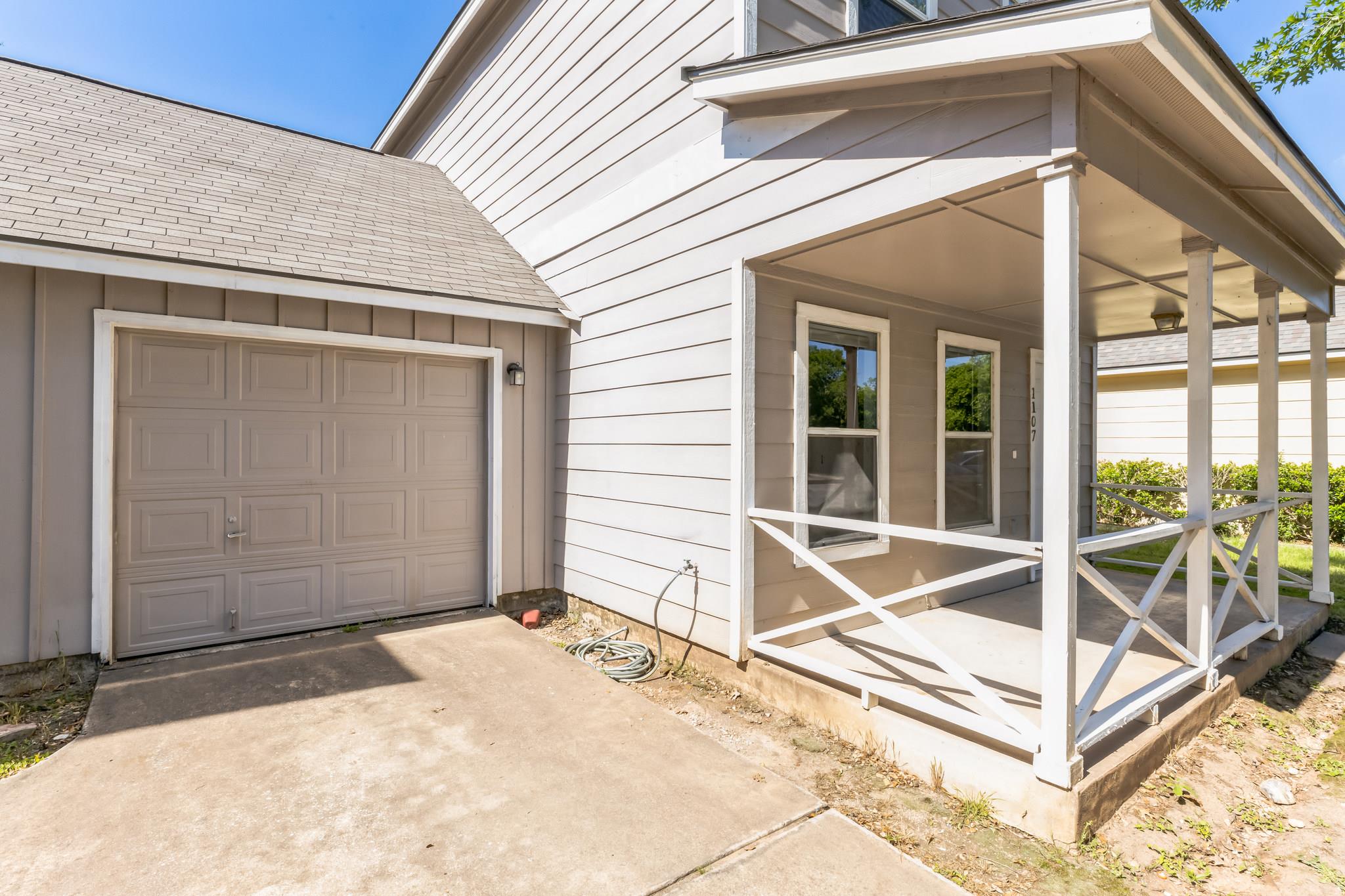 1107 E 3rd St, Georgetown, TX 78626