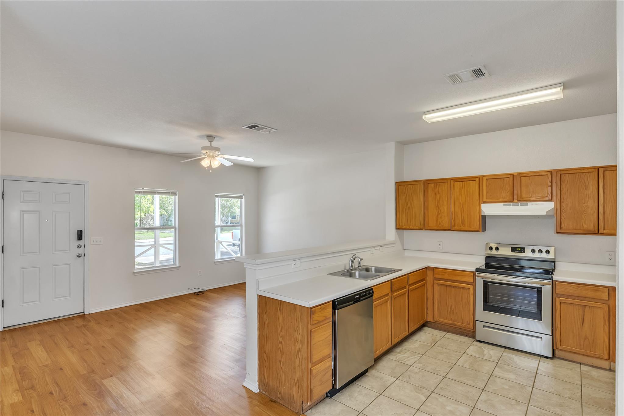 1107 E 3rd St, Georgetown, TX 78626