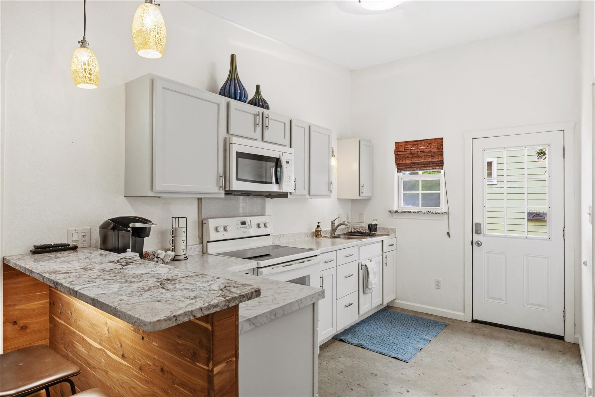 364 Old 71, Cedar Creek, TX 78612