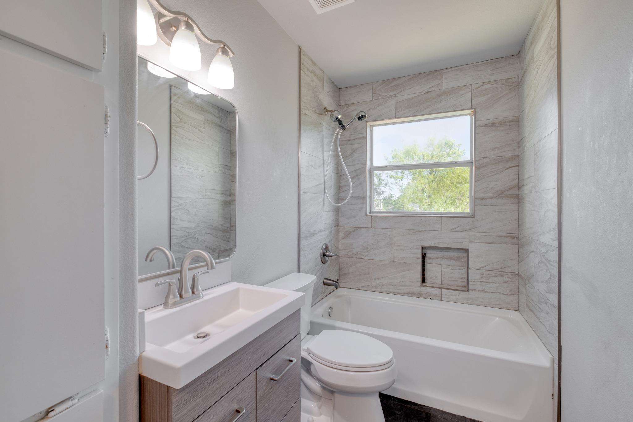 1719 ADINA St, Austin, TX 78721