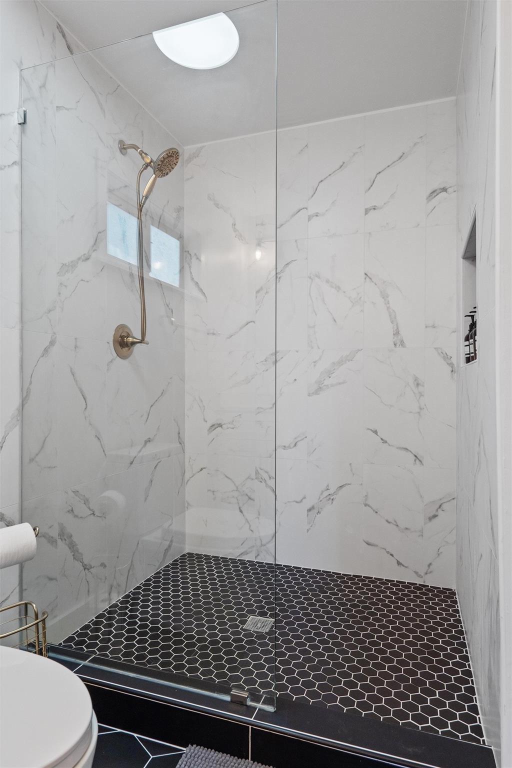 25413 Pedernales Point Dr, Spicewood, TX 78669