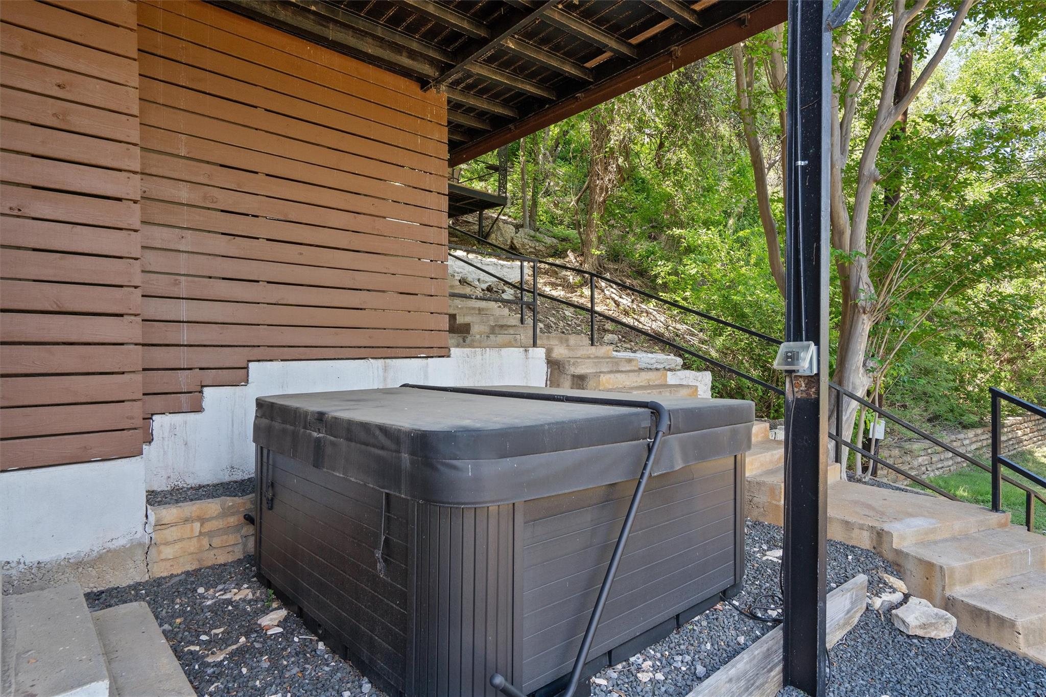 25413 Pedernales Point Dr, Spicewood, TX 78669