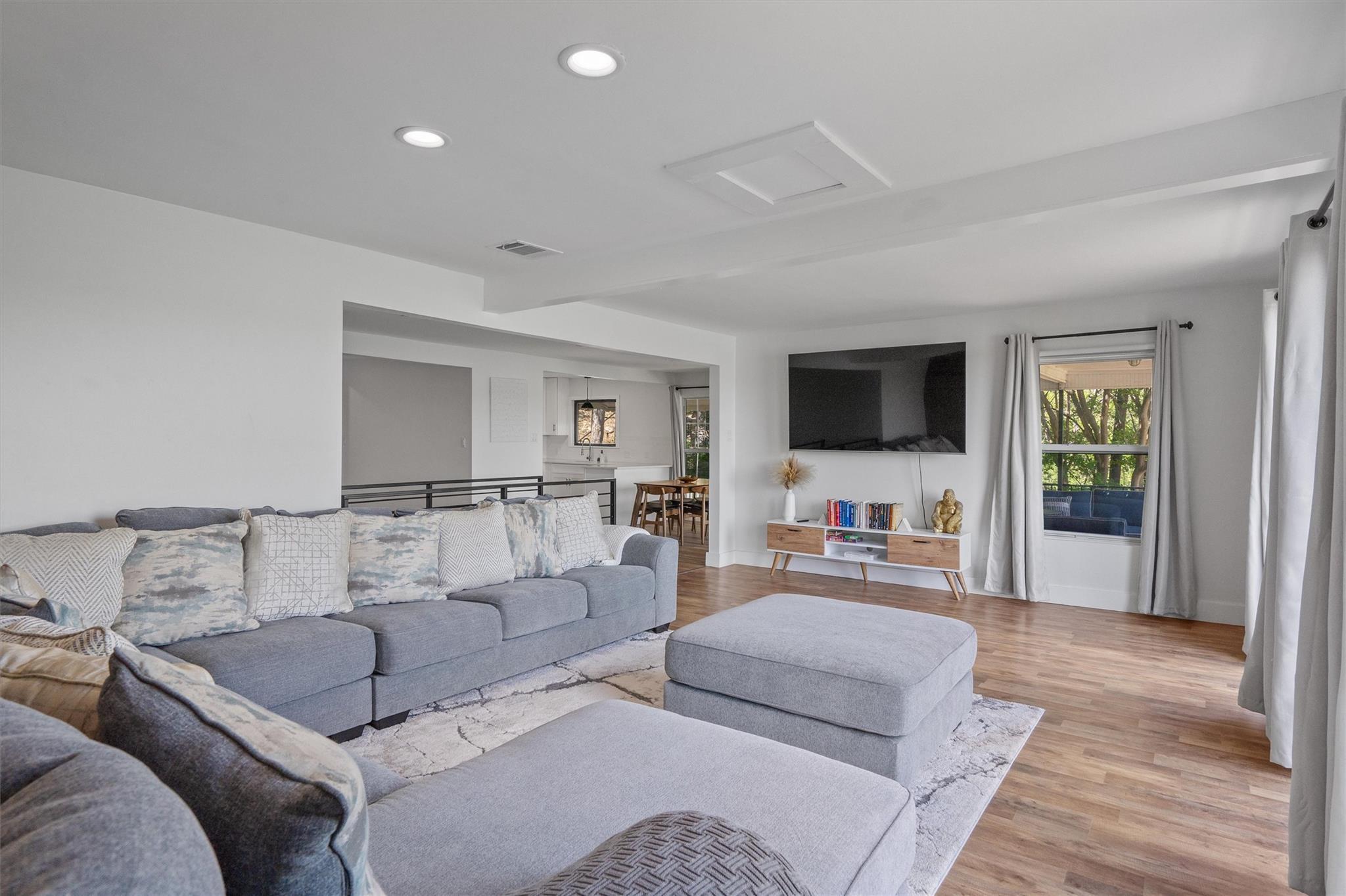 25413 Pedernales Point Dr, Spicewood, TX 78669