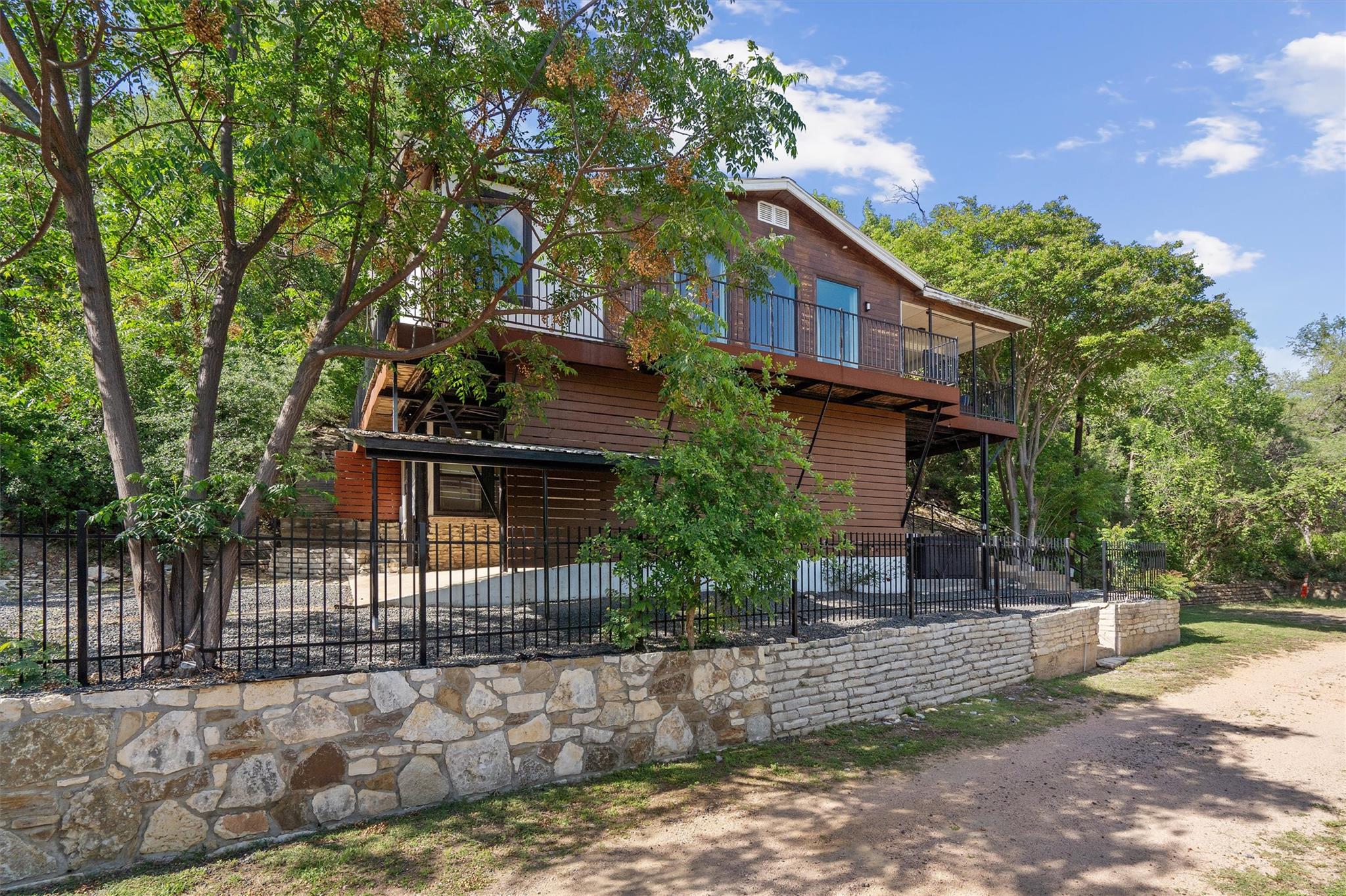 25413 Pedernales Point Dr, Spicewood, TX 78669