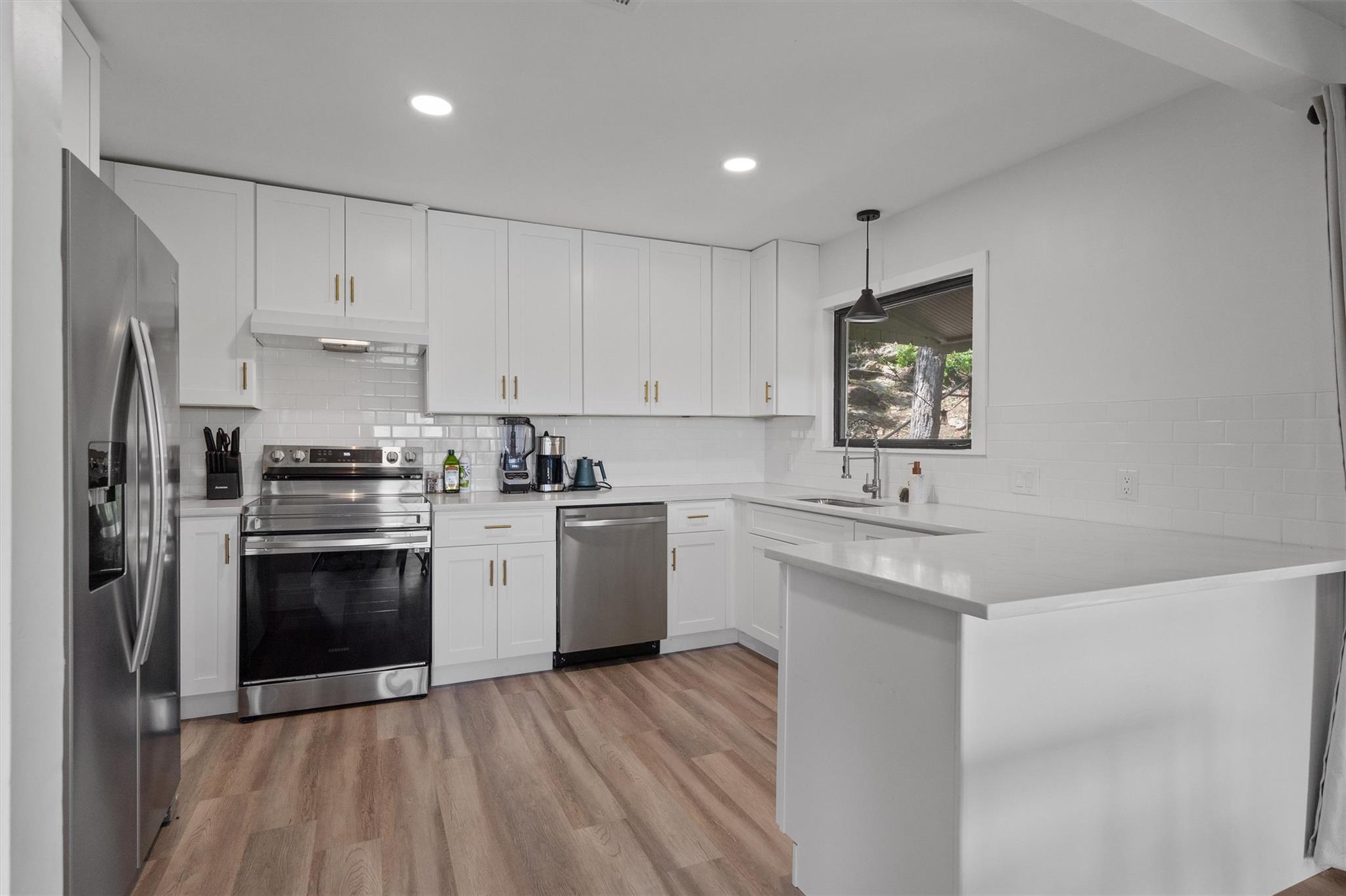 25413 Pedernales Point Dr, Spicewood, TX 78669