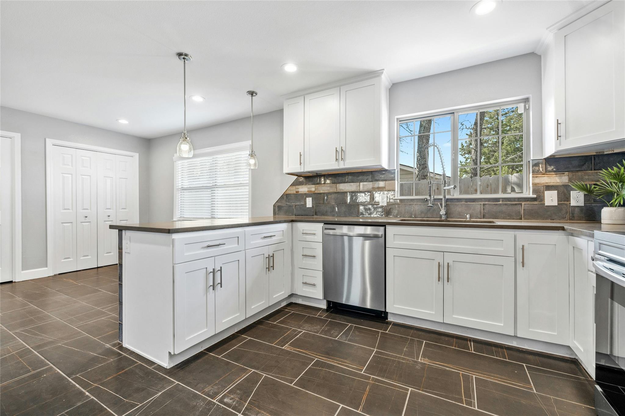 5503 Manor Rd, Austin, TX 78723