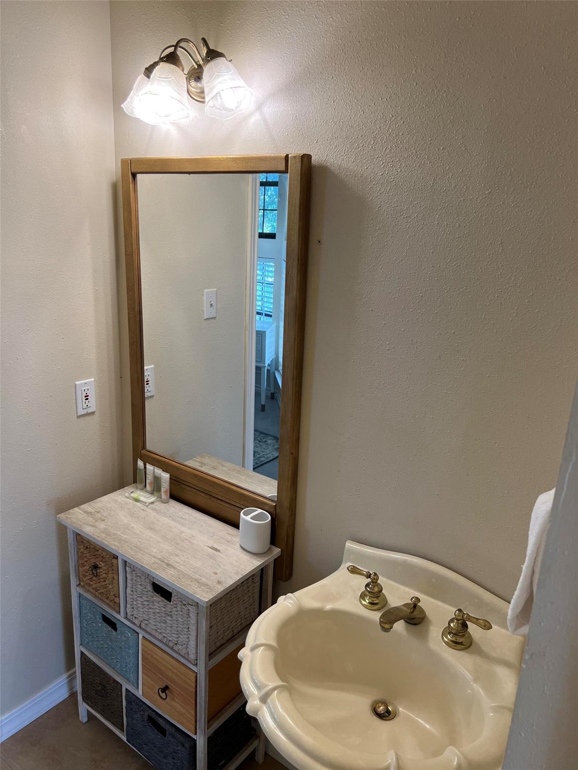 501 Westbrook Dr, Austin, TX 78746