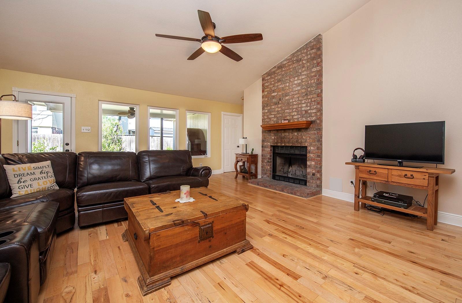 8318 Glen Canyon Dr, Round Rock, TX 78681