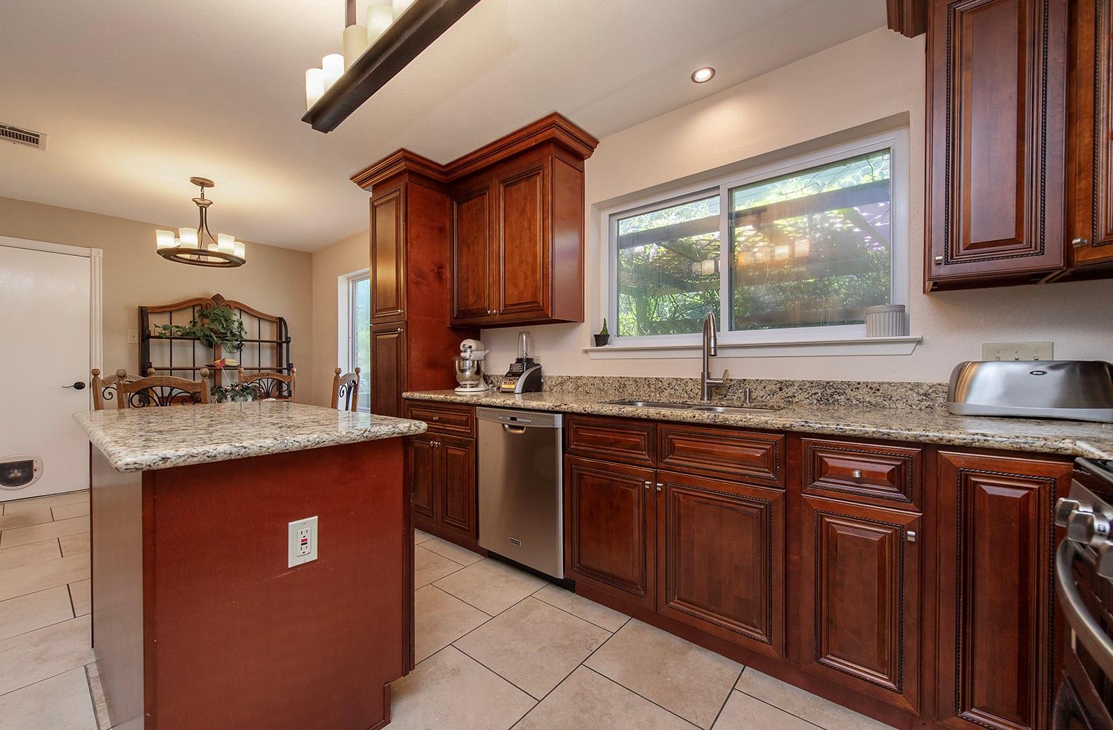 8318 Glen Canyon Dr, Round Rock, TX 78681