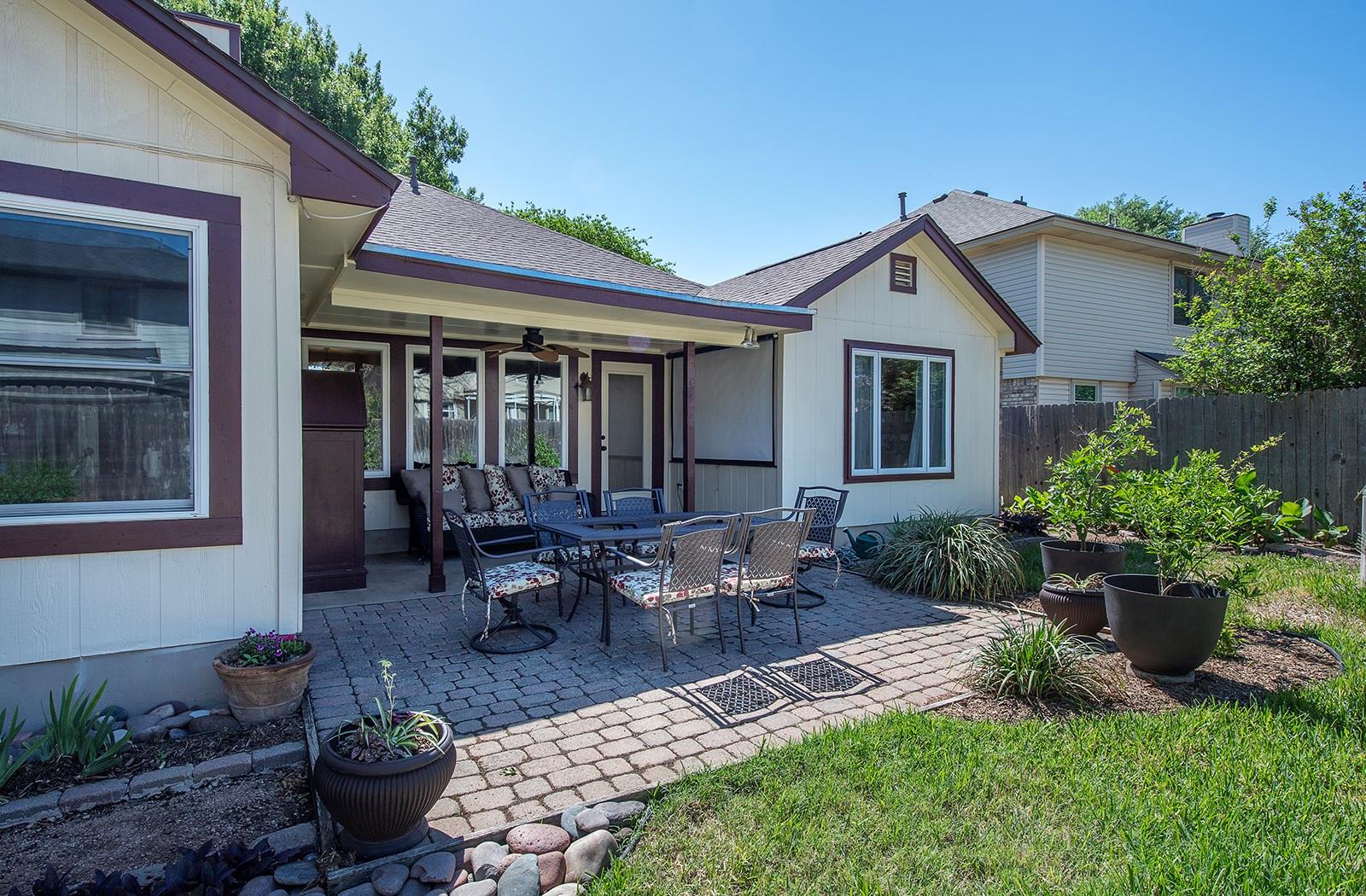 8318 Glen Canyon Dr, Round Rock, TX 78681