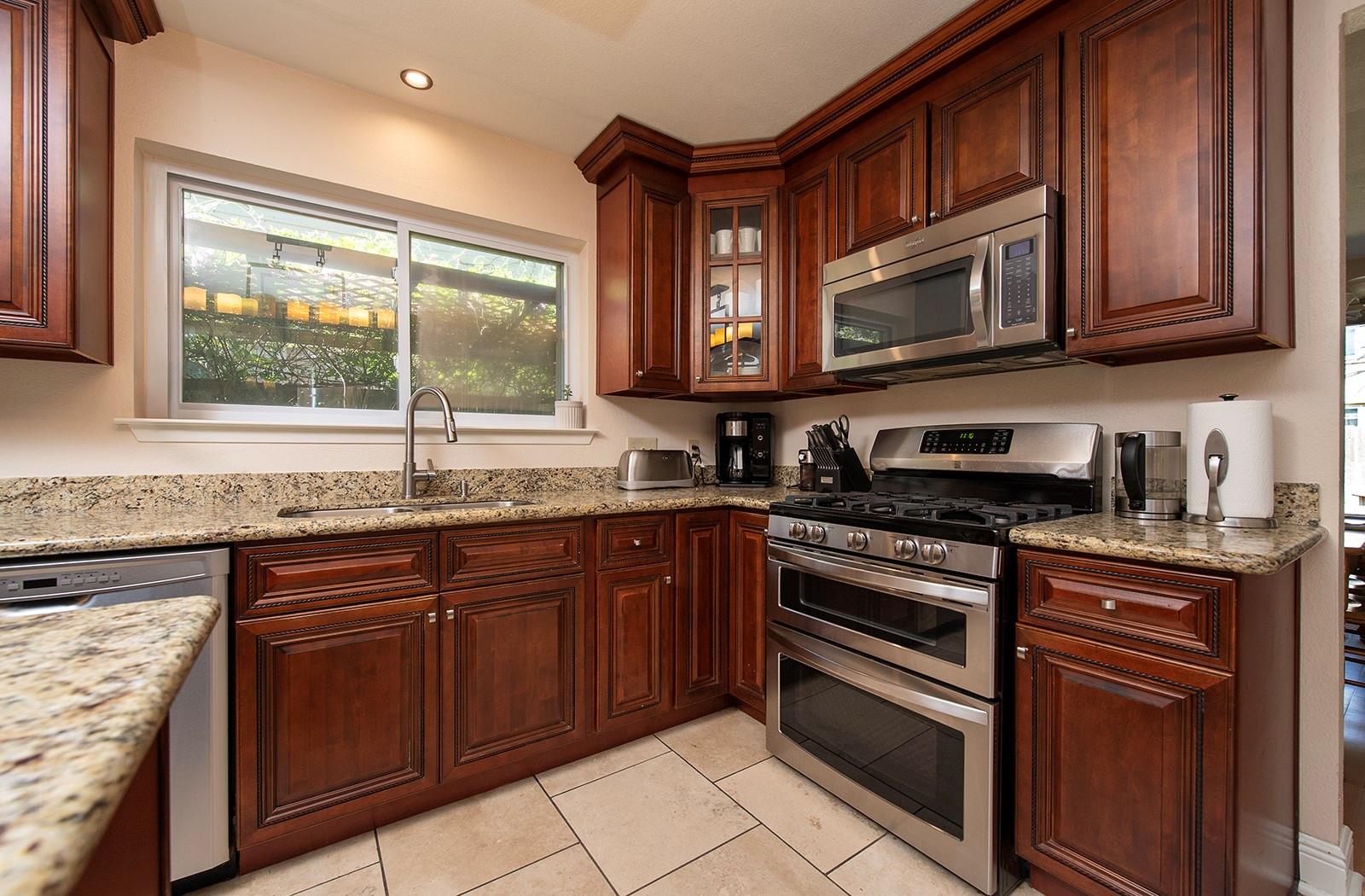 8318 Glen Canyon Dr, Round Rock, TX 78681