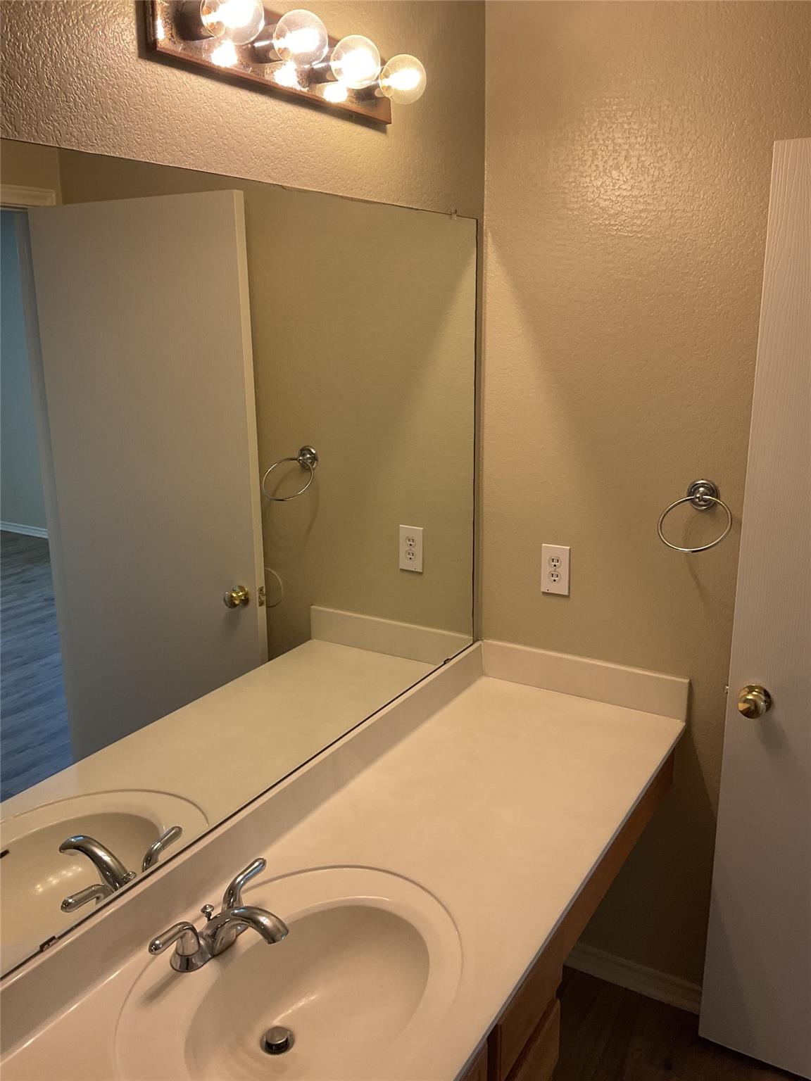 7903 Running Water Dr, Austin, TX 78747