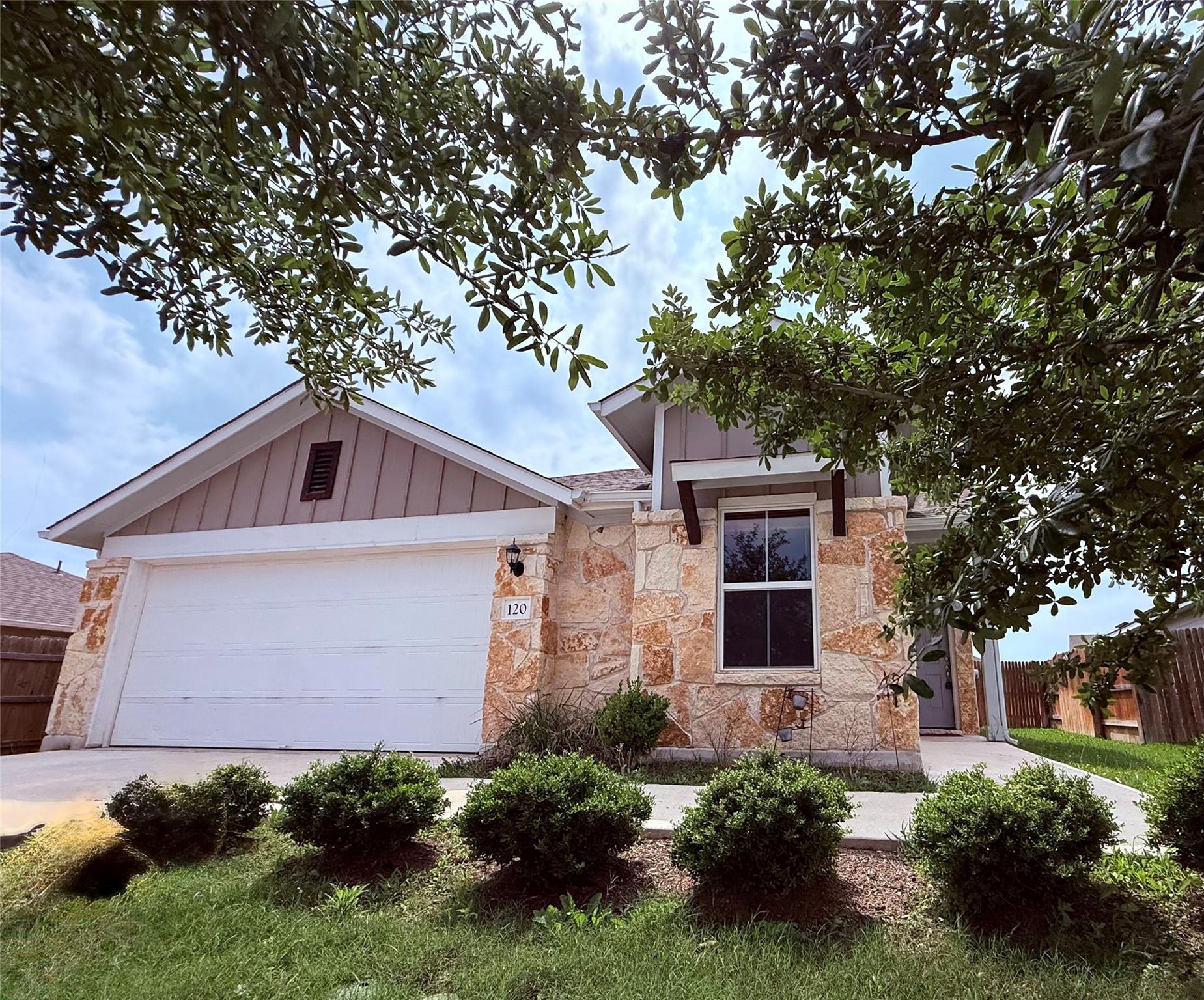 120 Trailside Ln, Bastrop, TX 78602