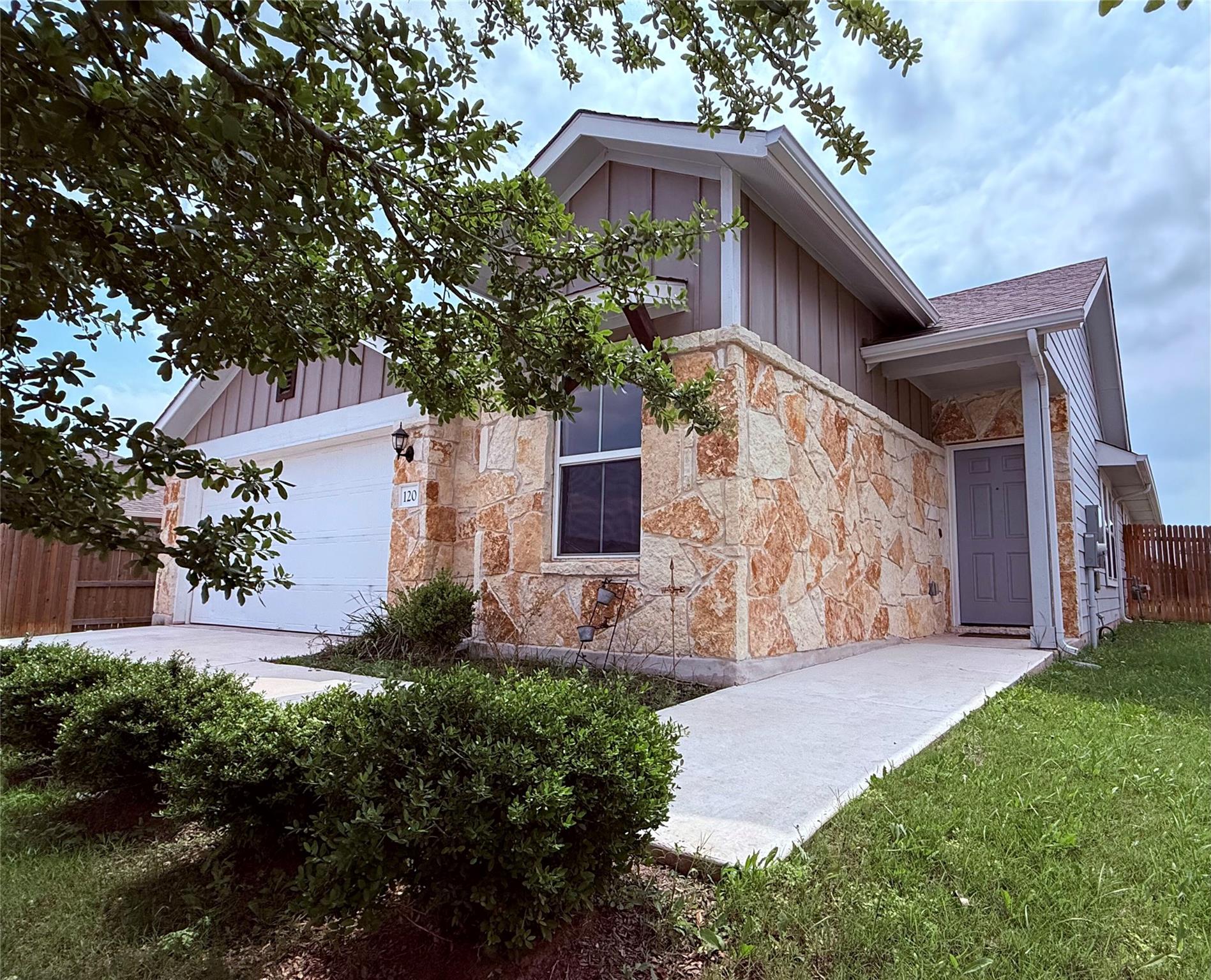 120 Trailside Ln, Bastrop, TX 78602