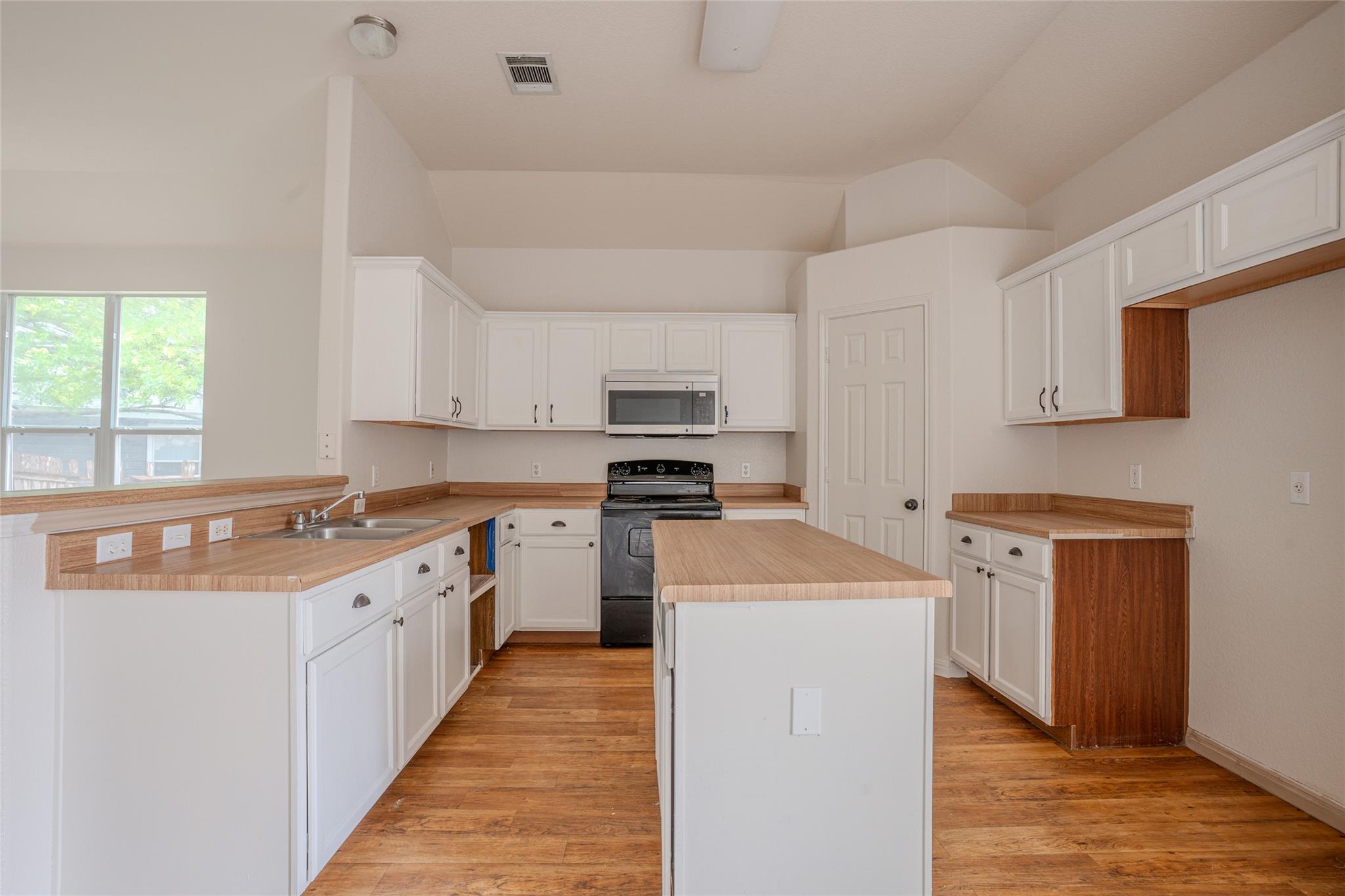 140 Dropper, Kyle, TX 78640