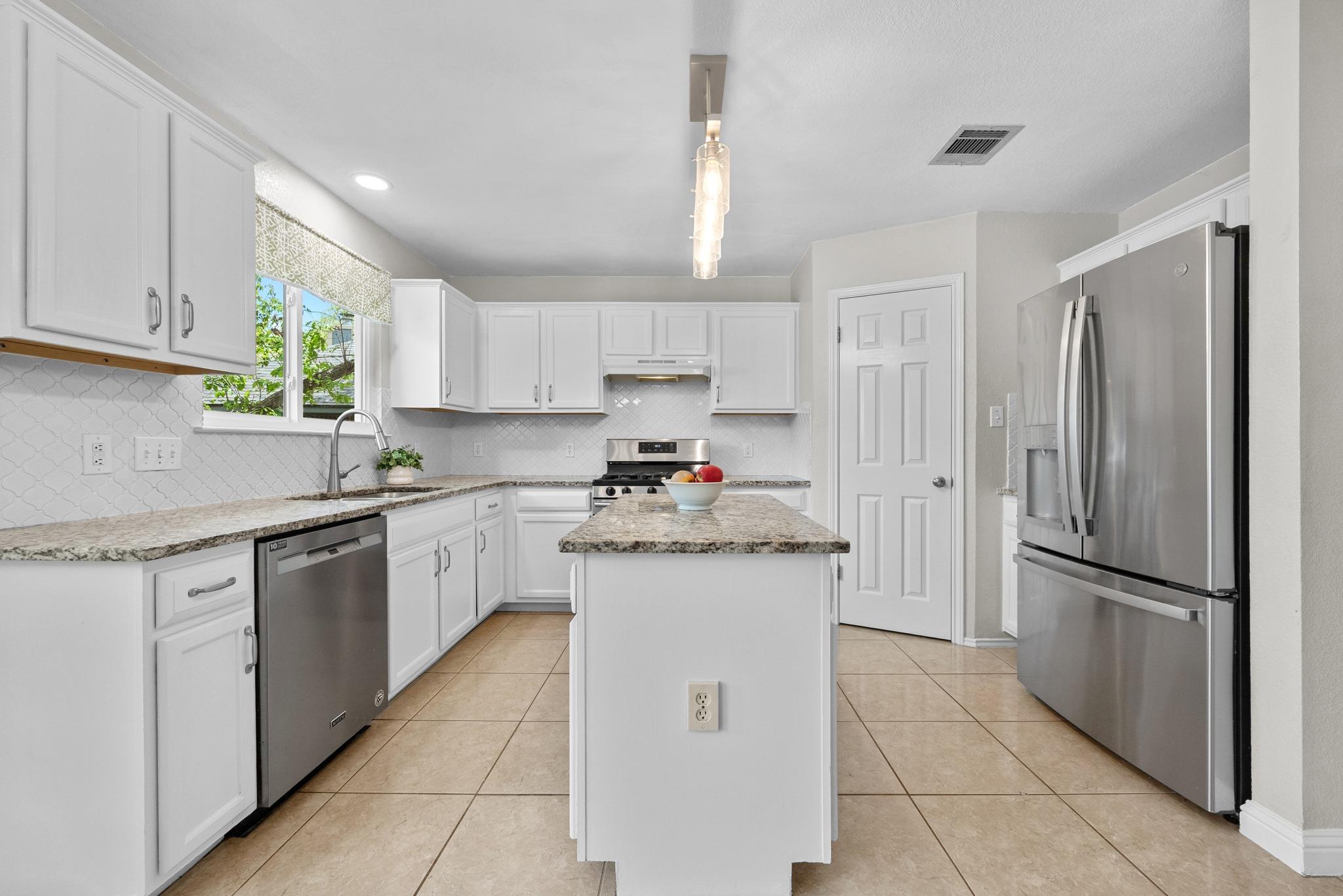 1400 Tetbury Ln, Austin, TX 78748