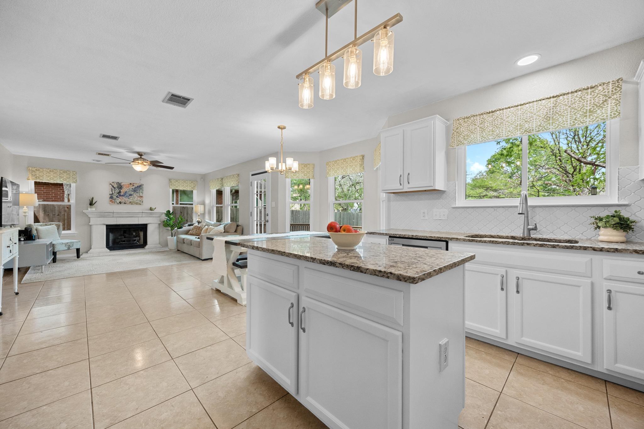 1400 Tetbury Ln, Austin, TX 78748