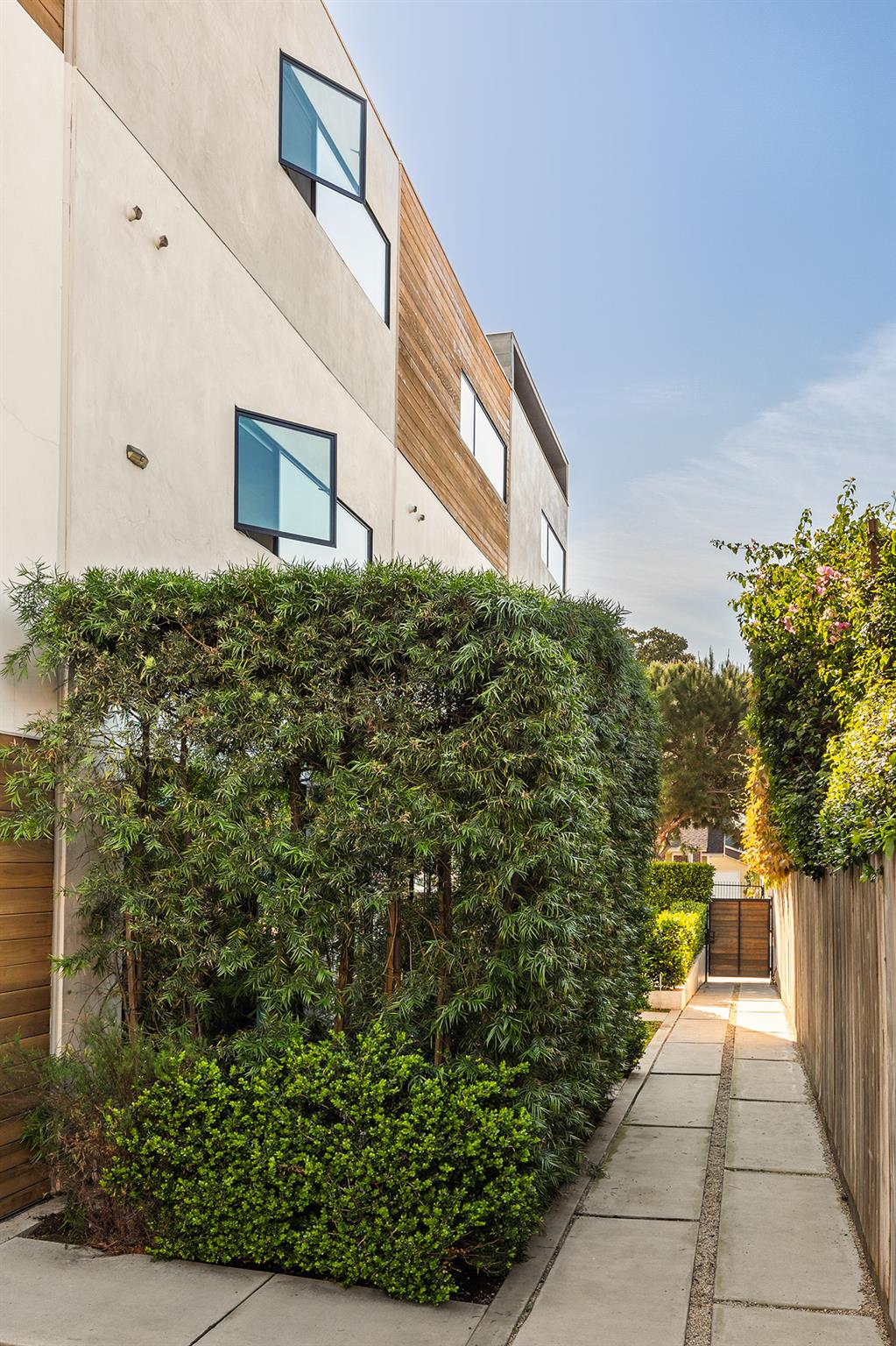 860 1/2 S Wilton Pl, Out of State, CA 90005