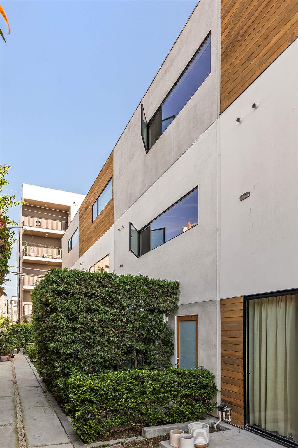 860 1/2 S Wilton Pl, Out of State, CA 90005