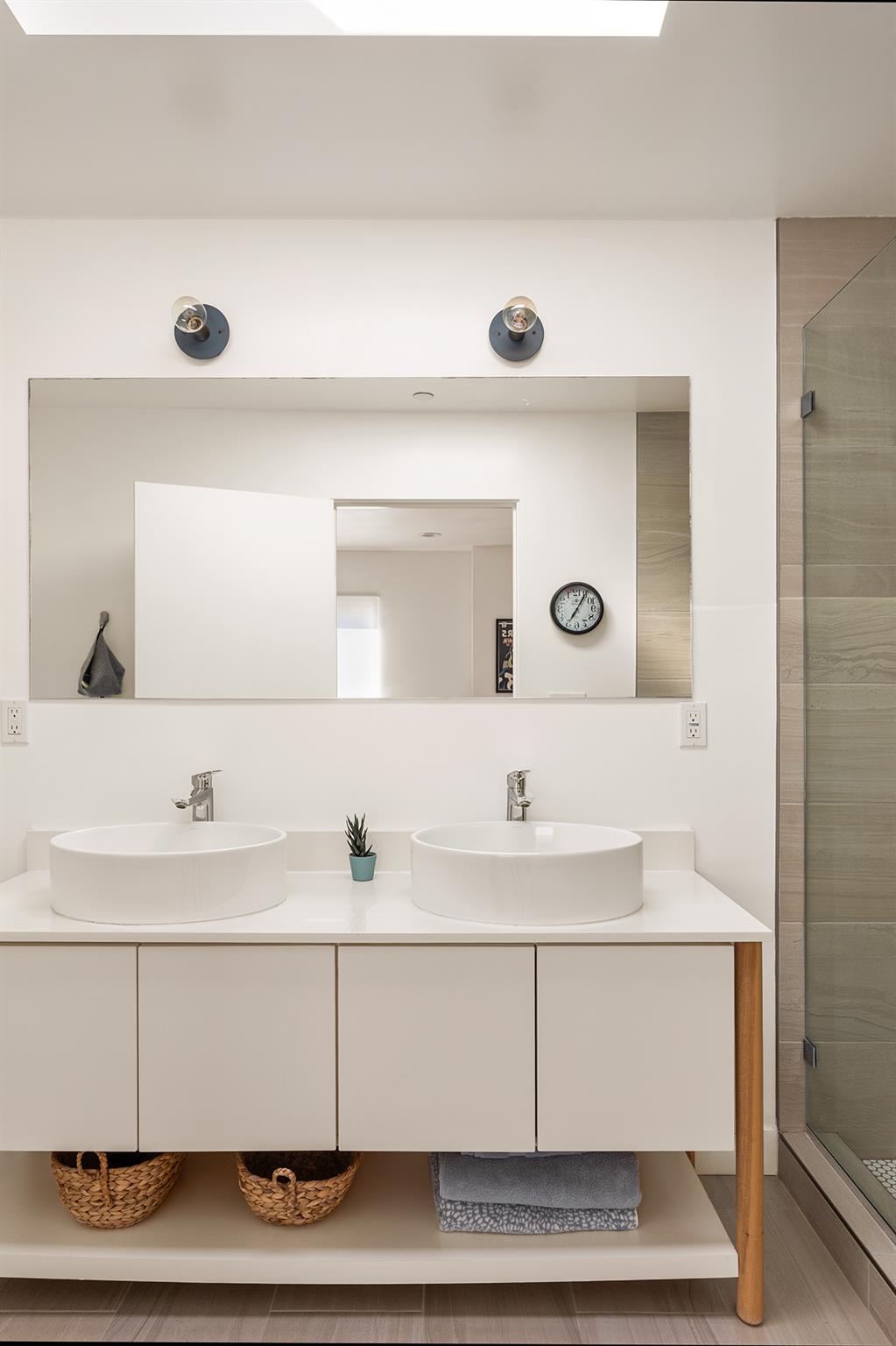 860 1/2 S Wilton Pl, Out of State, CA 90005