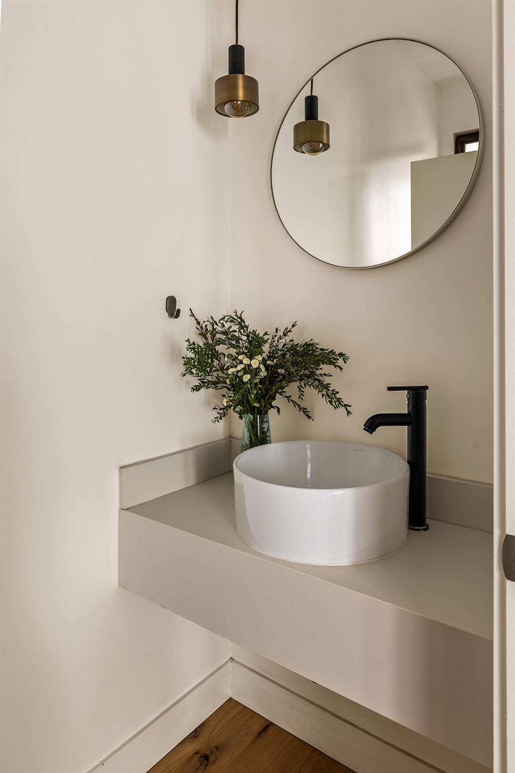 860 1/2 S Wilton Pl, Out of State, CA 90005