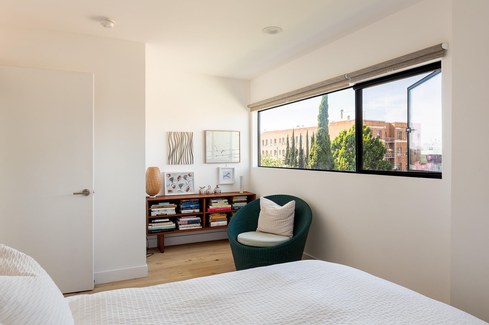 860 1/2 S Wilton Pl, Out of State, CA 90005