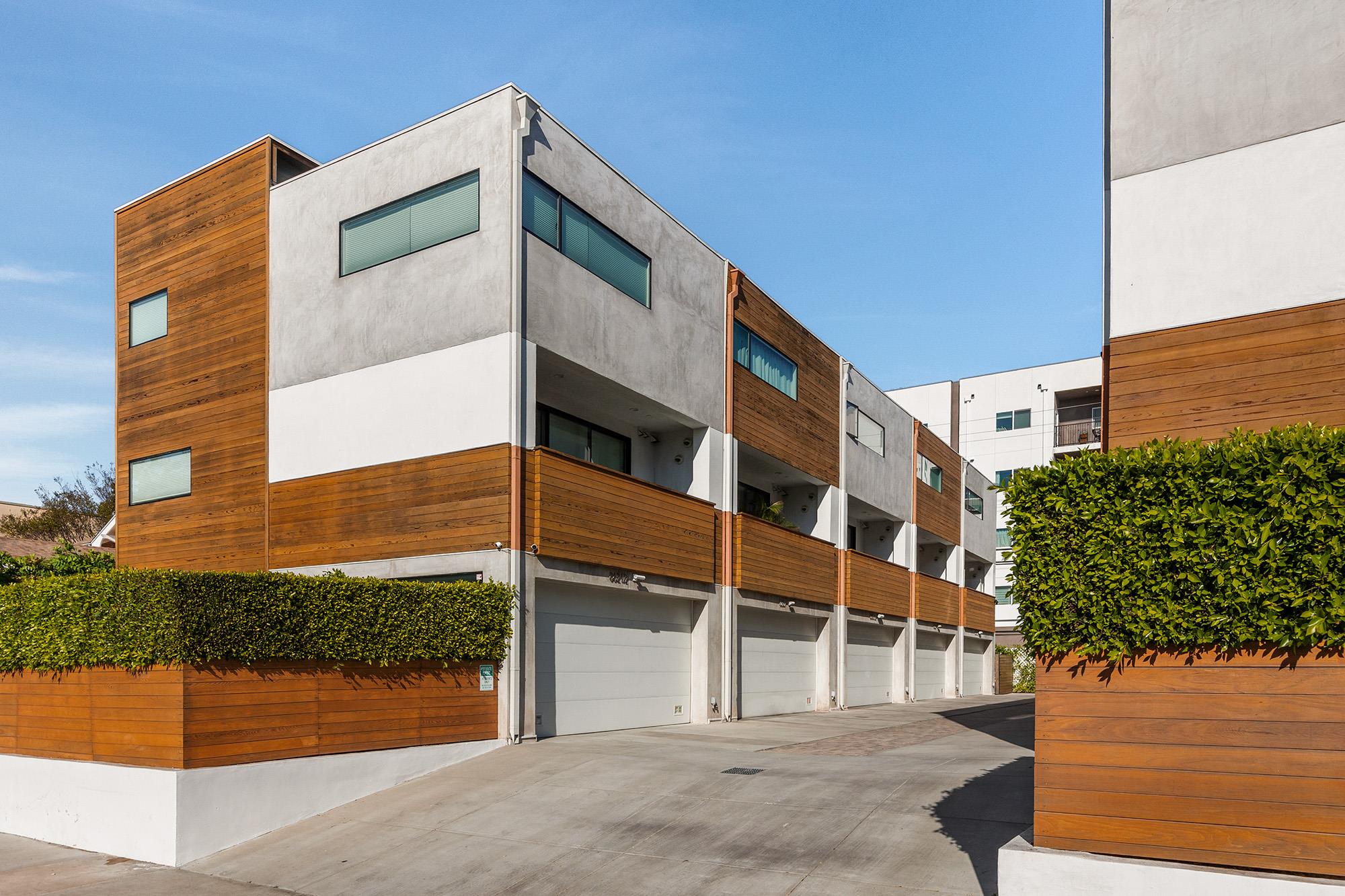 860 1/2 S Wilton Pl, Out of State, CA 90005