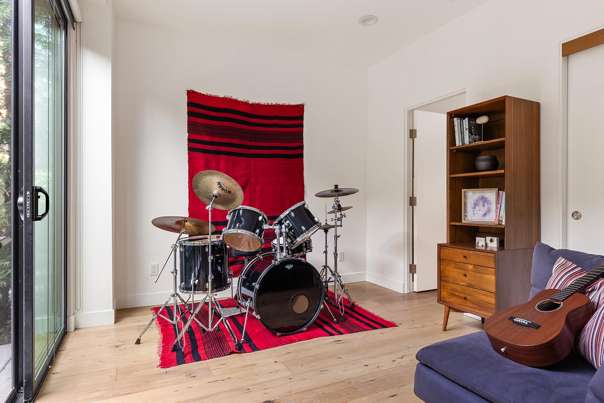 860 1/2 S Wilton Pl, Out of State, CA 90005